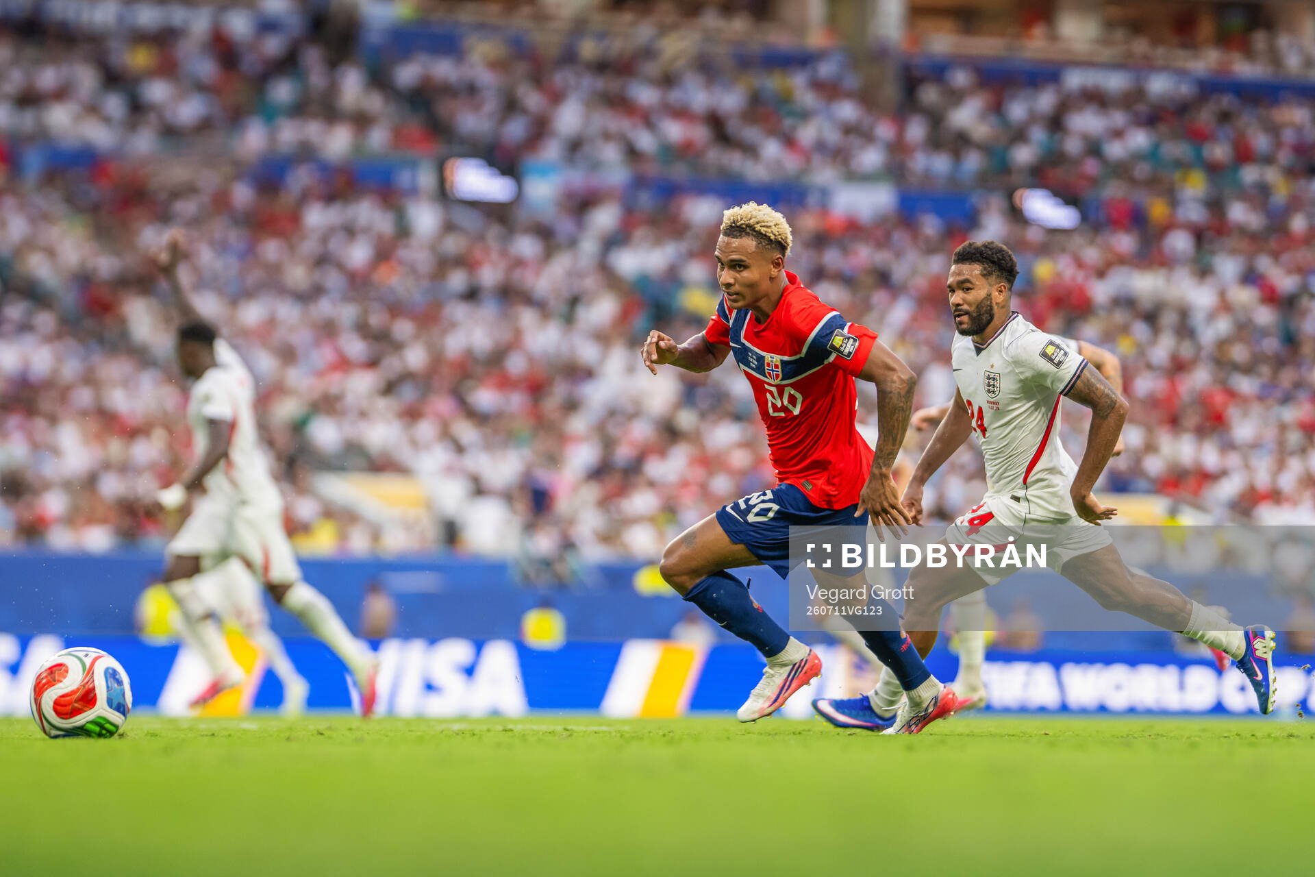 Antonio Nusa of Norway and Reece James of England