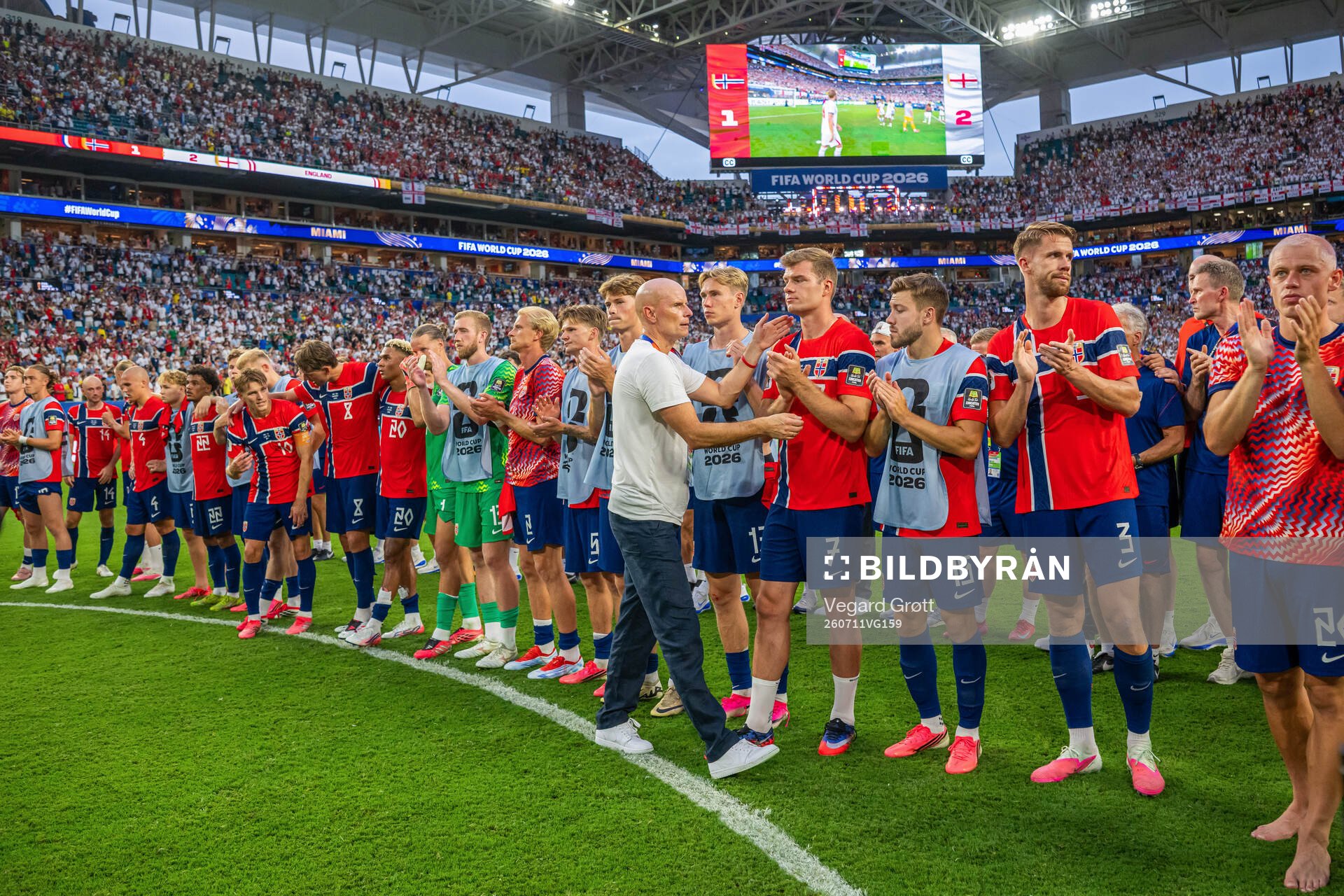Head coach Ståle Solbakken, Alexander Sørloth and players