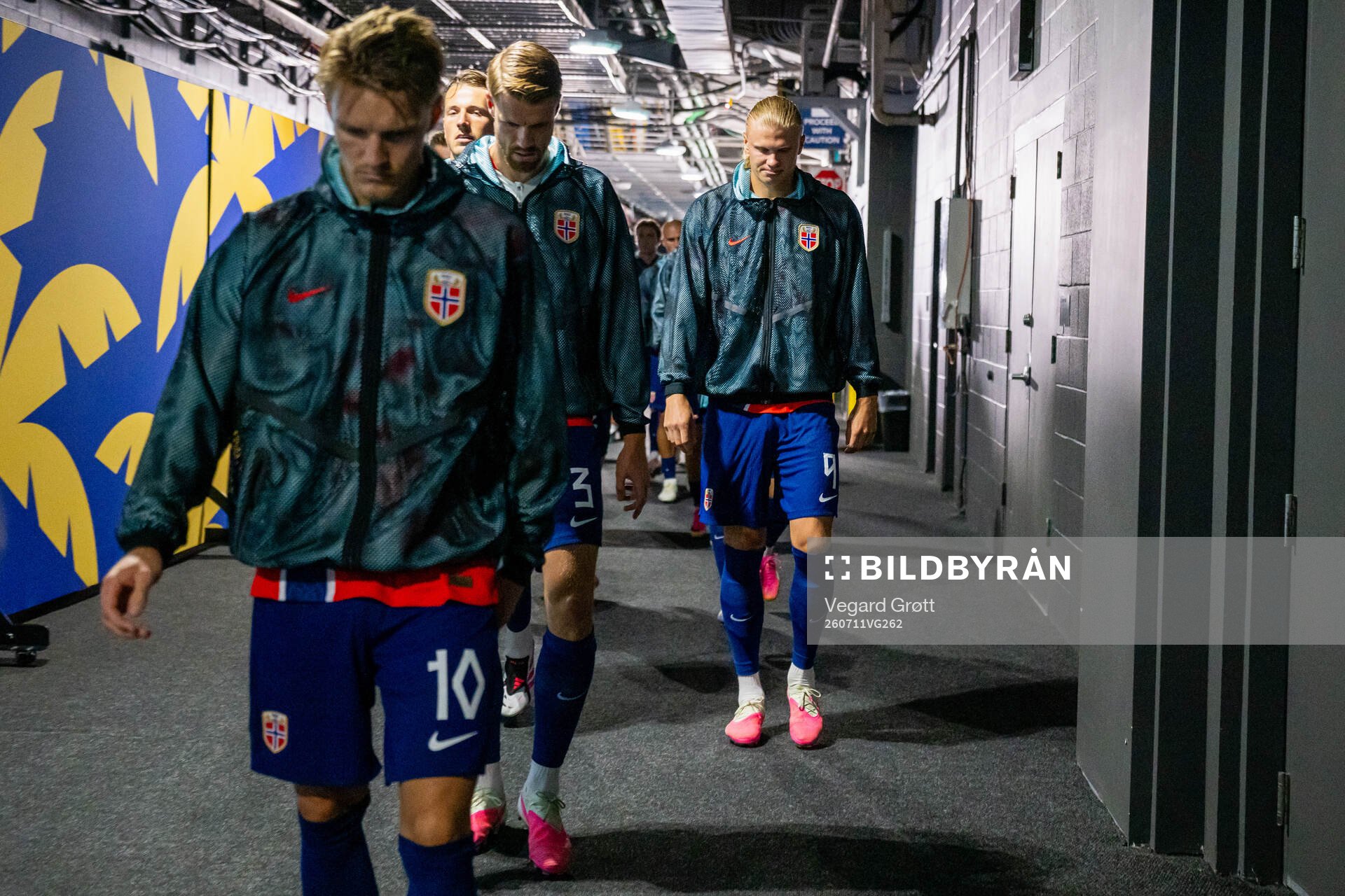 Erling Braut Haaland and players of Norway