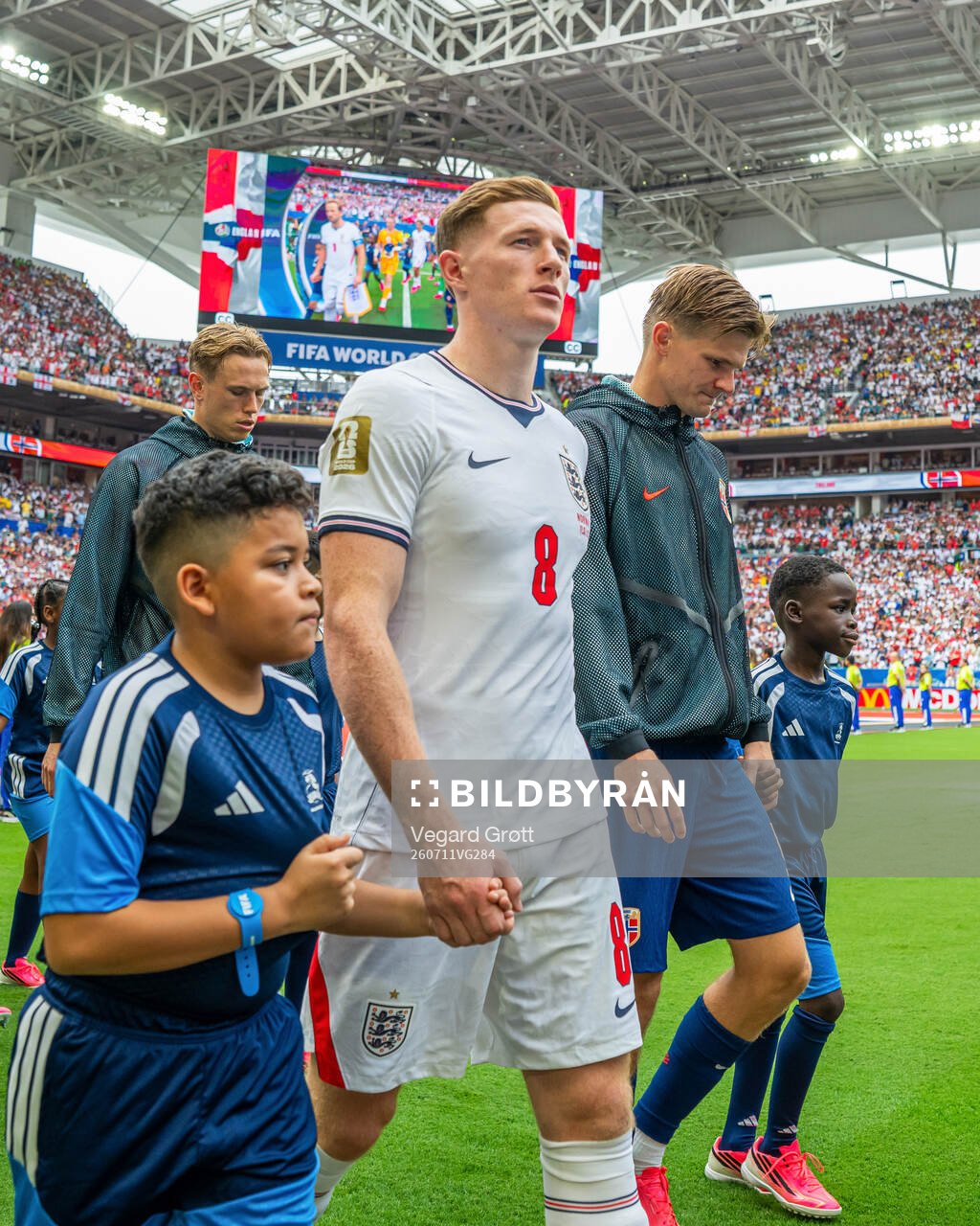 Elliot Anderson of England and David Møller Wolfe of