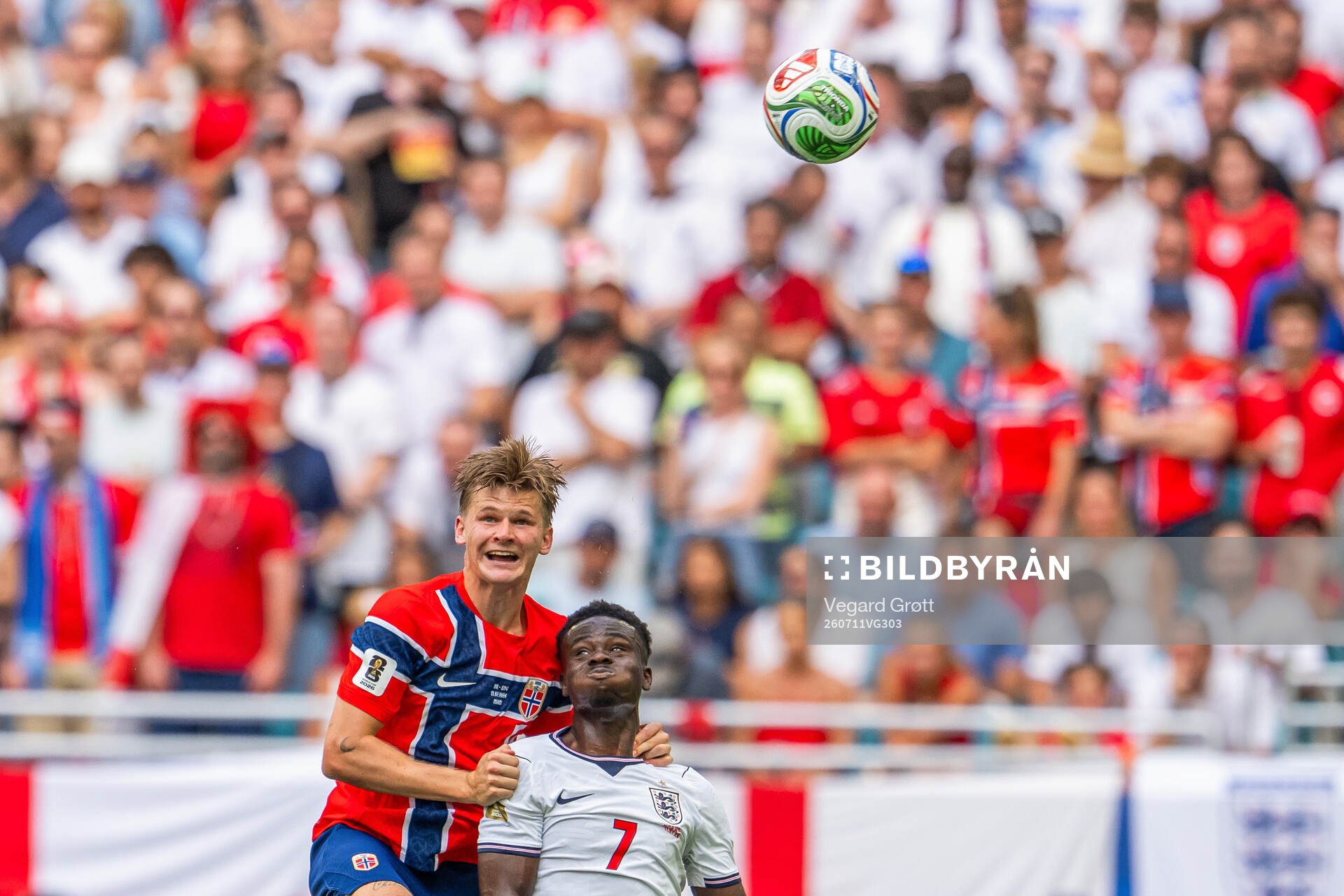 David Møller Wolfe of Norway and Bukayo Saka of England