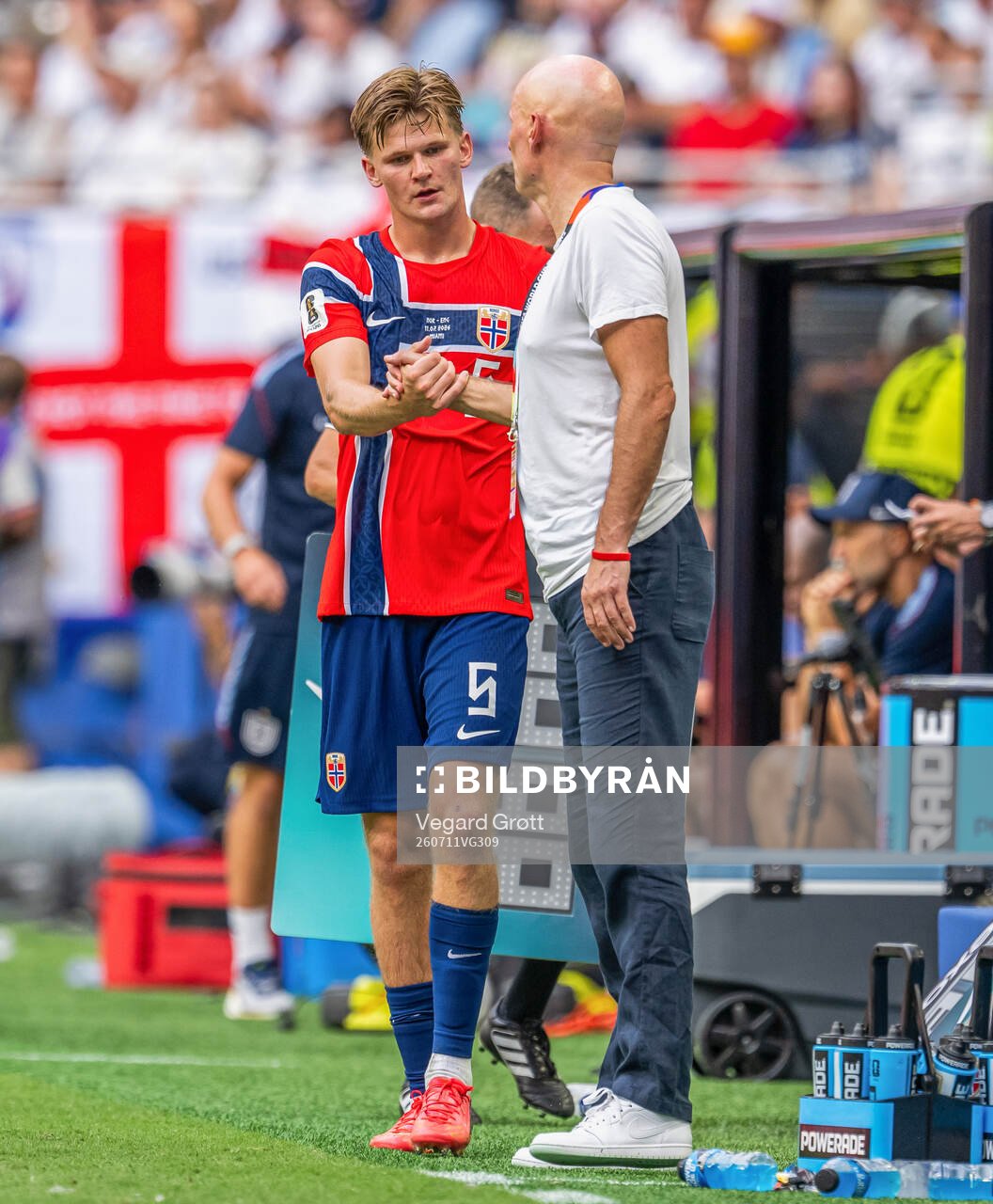 David Møller Wolfe and head coach Ståle Solbakken of