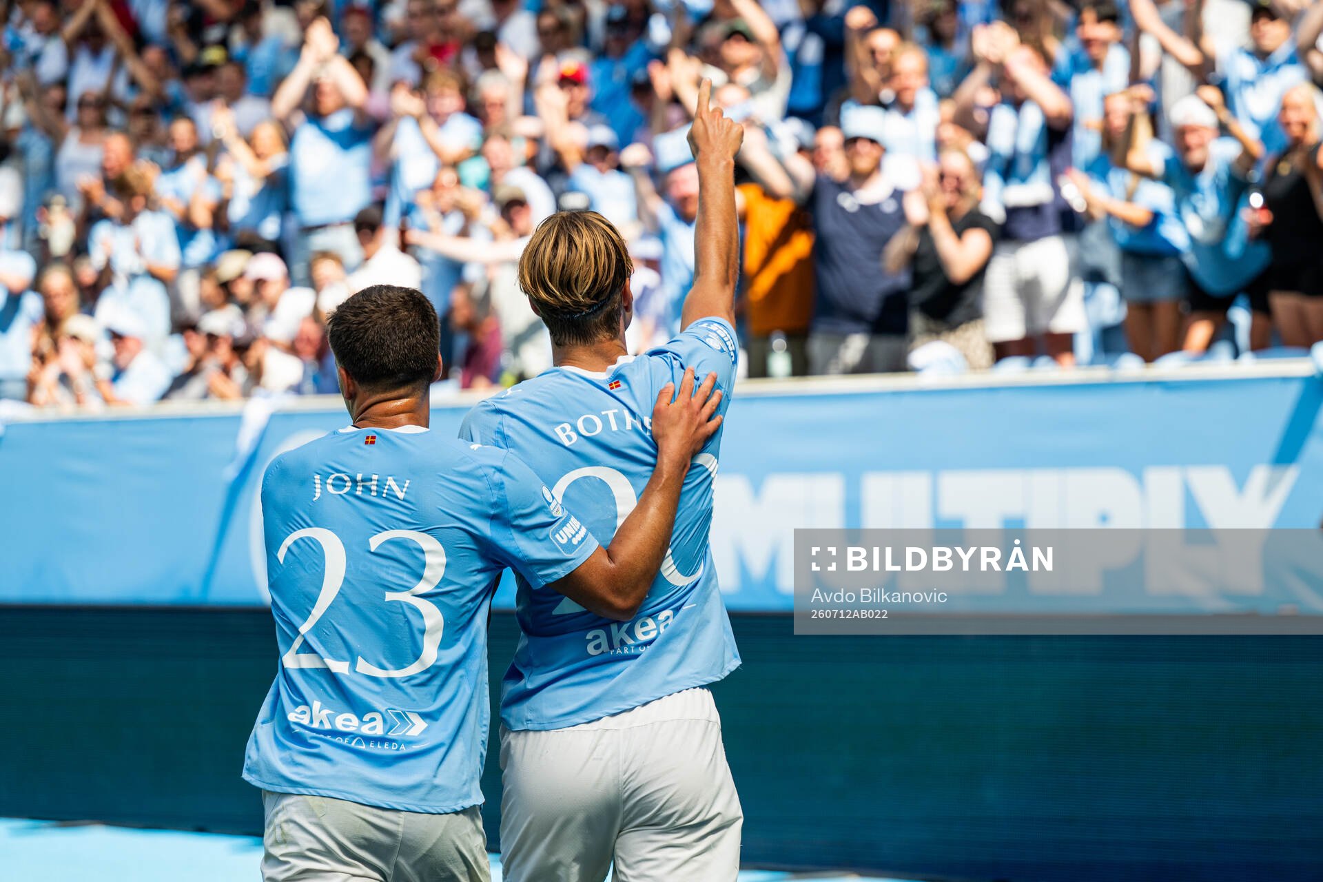 Malmö FFs Noah Åstrand John och Erik Botheim jublar