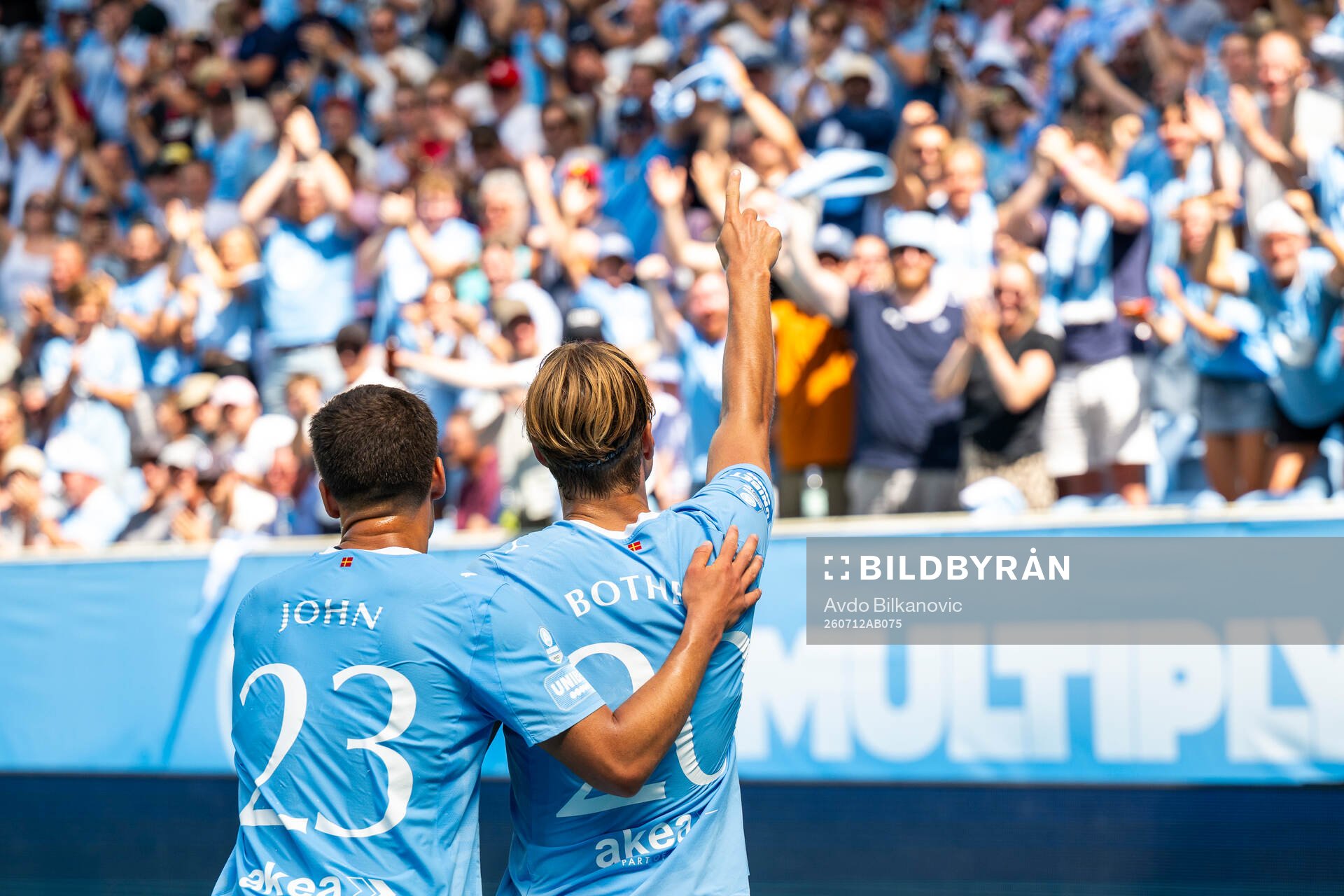 Malmö FFs Noah Åstrand John och Erik Botheim jublar