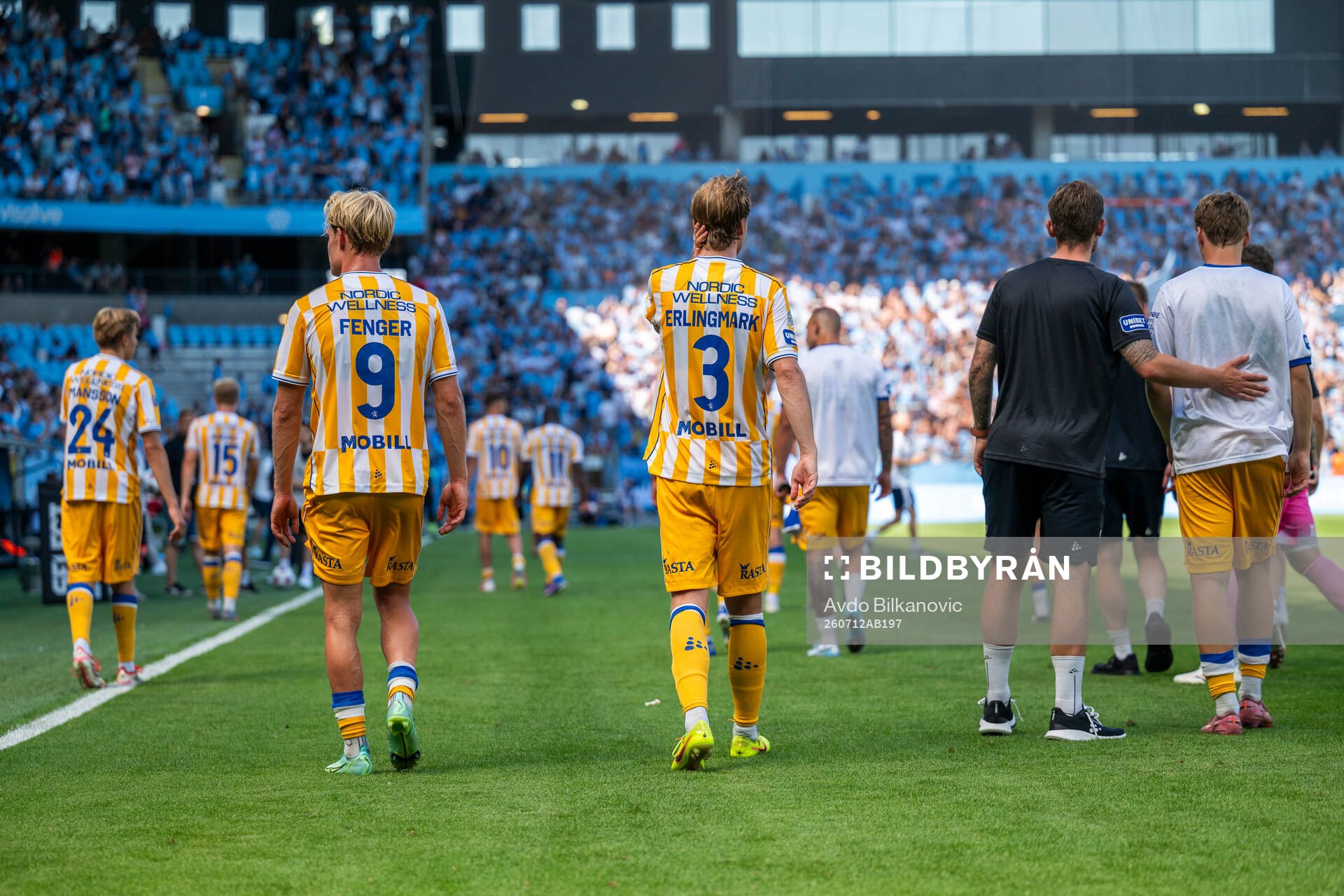 IFK Göteborgs Max Fenger och August Erlingmark lämnar
