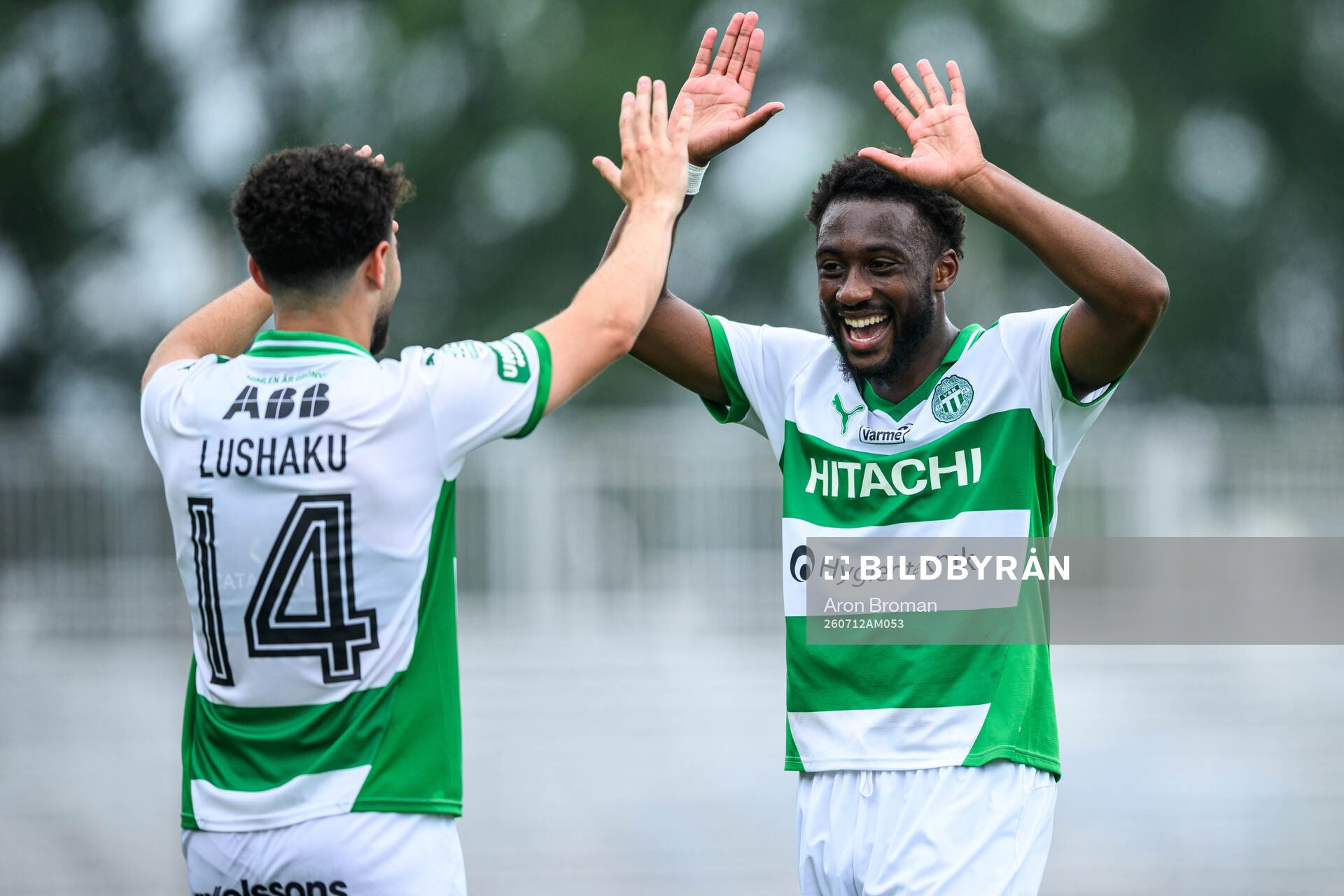 Västerås Ismet Lushaku och Haladj-Madiou Keita jublar