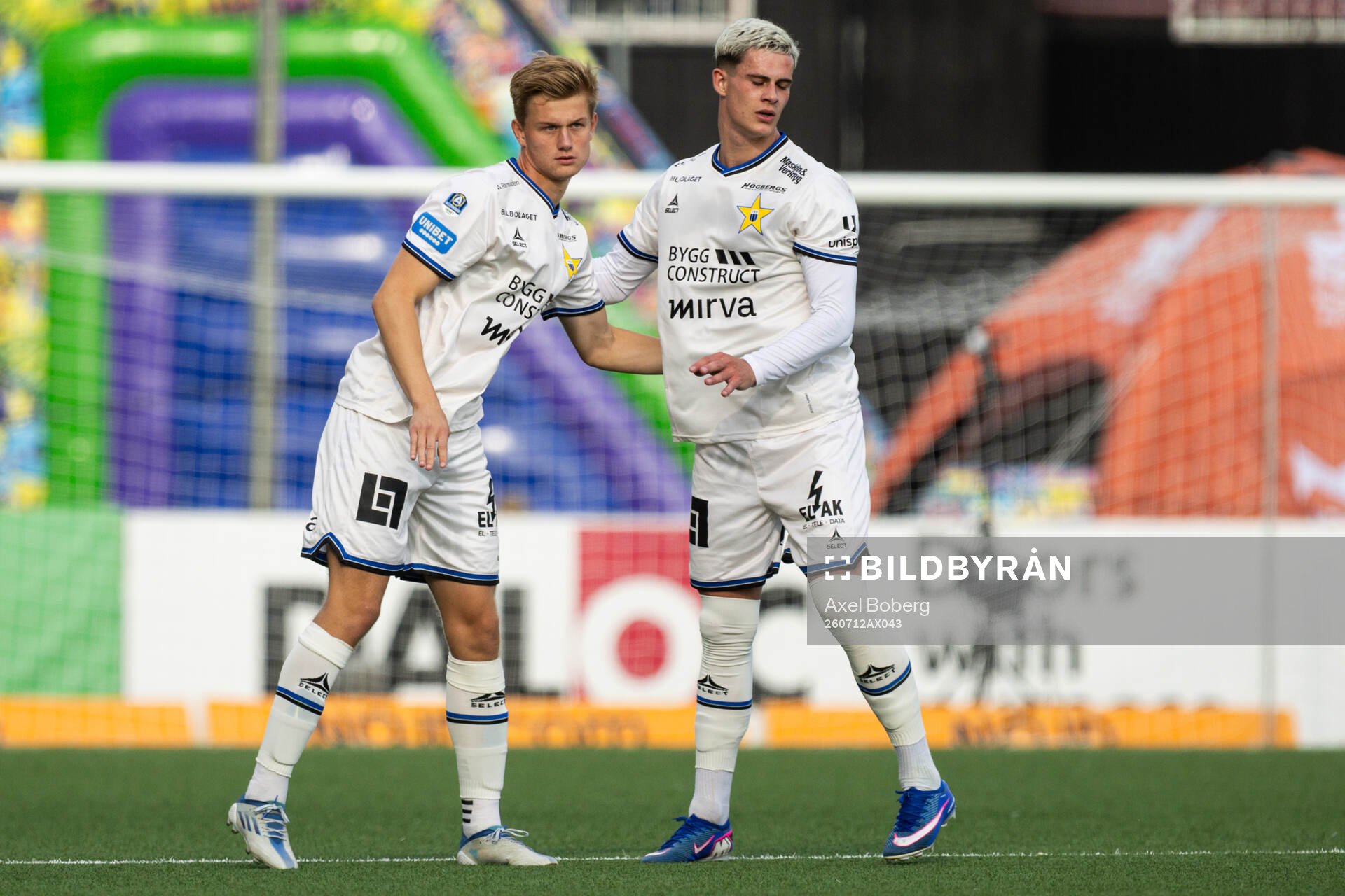 Sirius Jesper Uneken som byts in och Robbie Ure ut