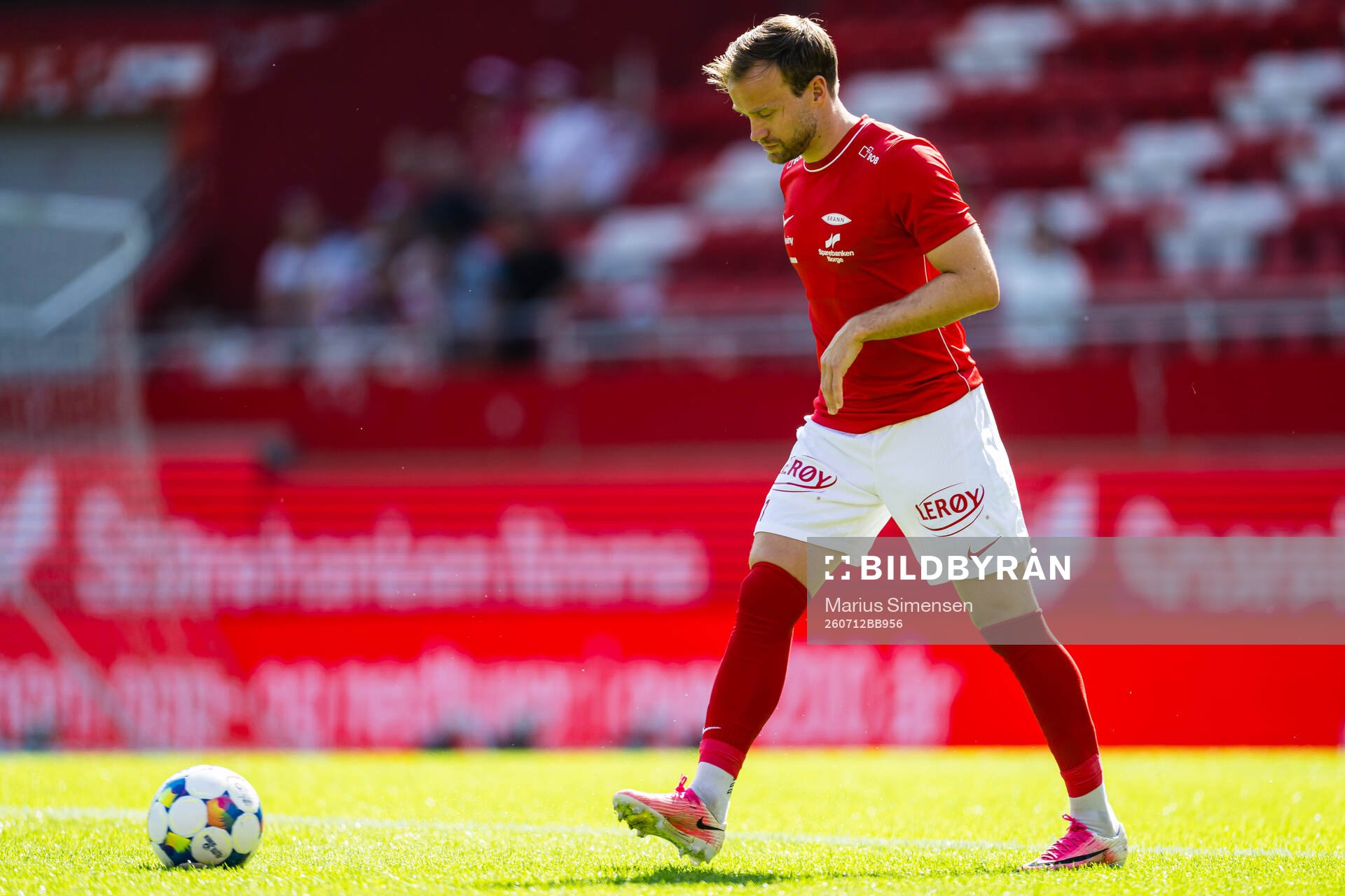 Bård Finne of Brann warms up