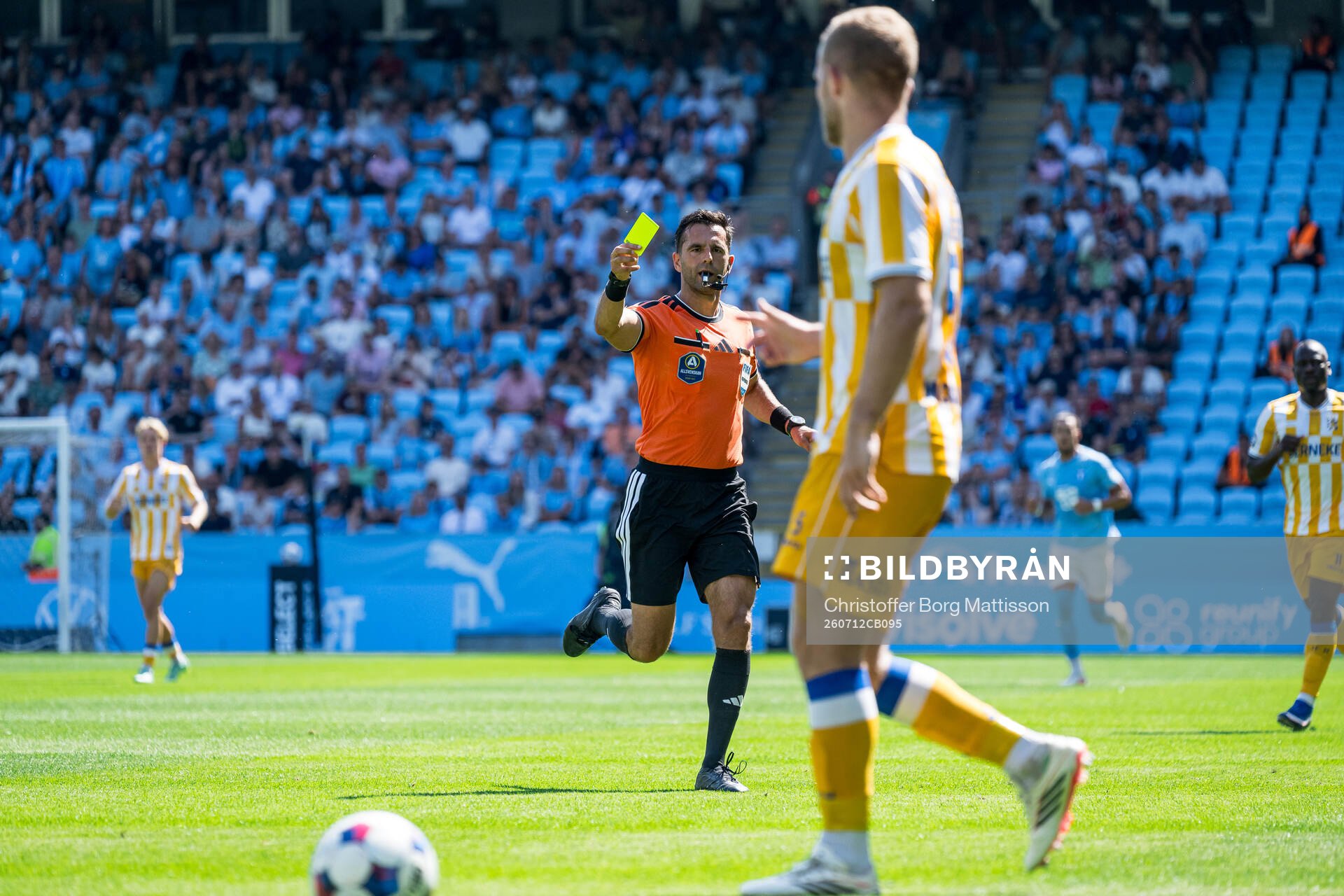 IFK Göteborgs Jonas Bager får gult kort
