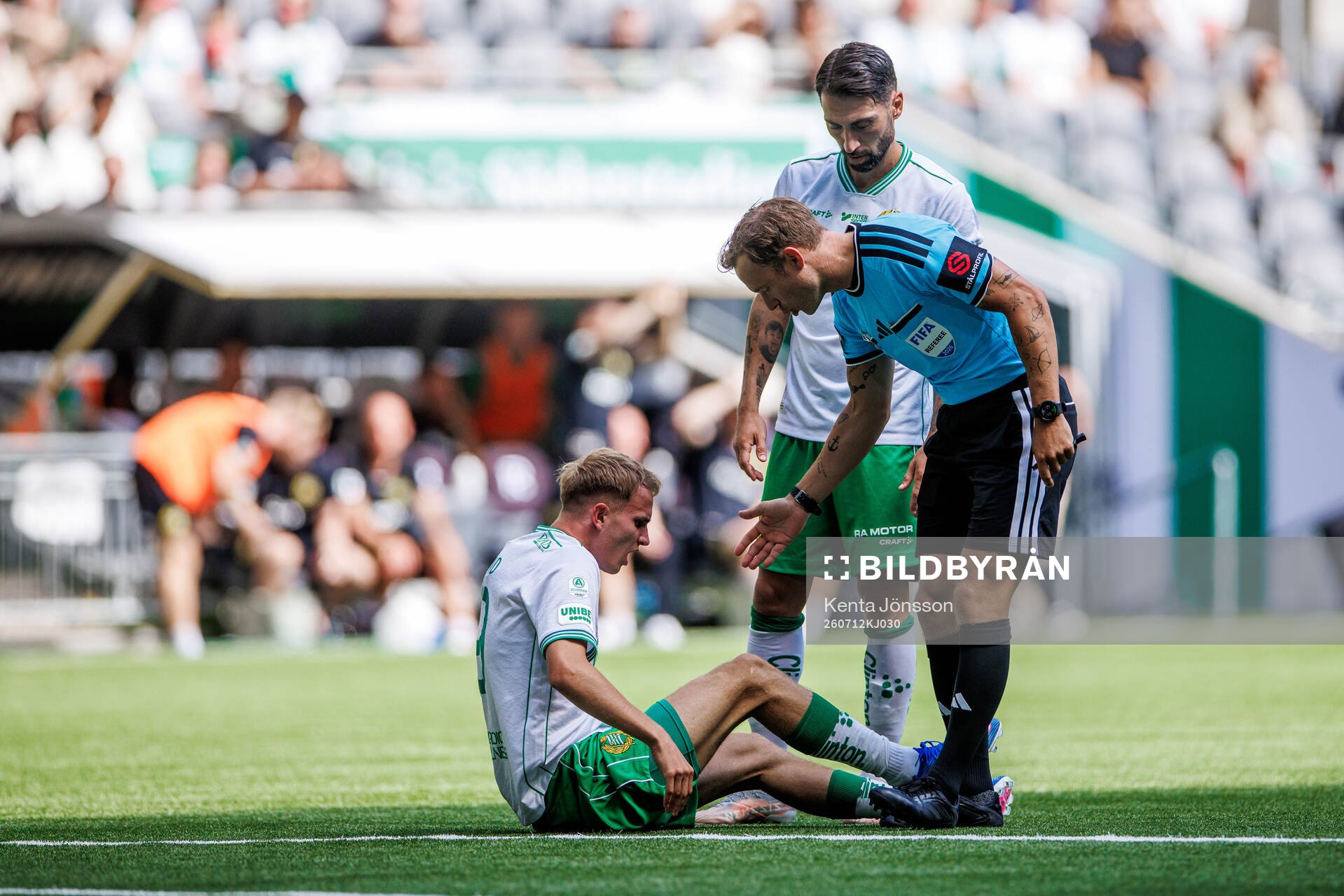 Hammarbys Victor Lind har ont