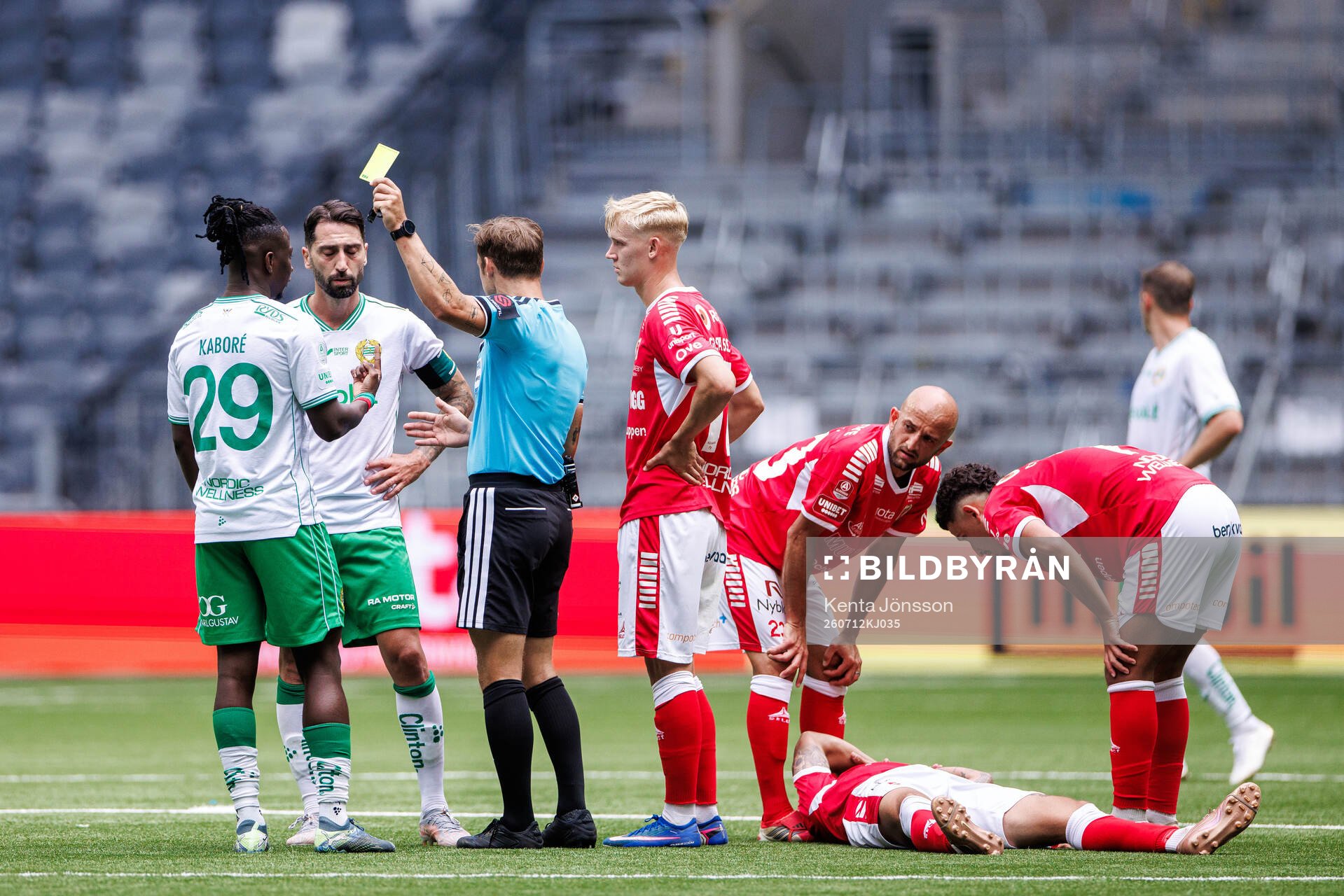 Hammarbys Moise Elohim Victoire Kabore får gult kort