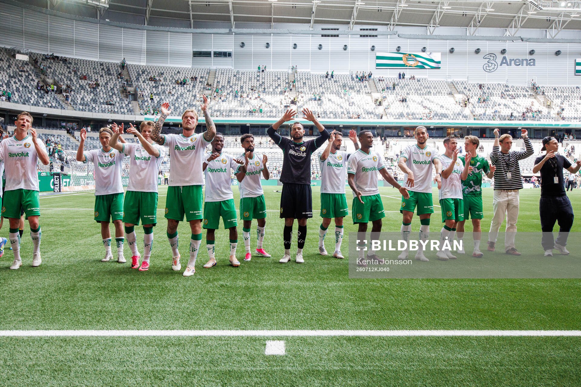 Hammarbys spelare jublar