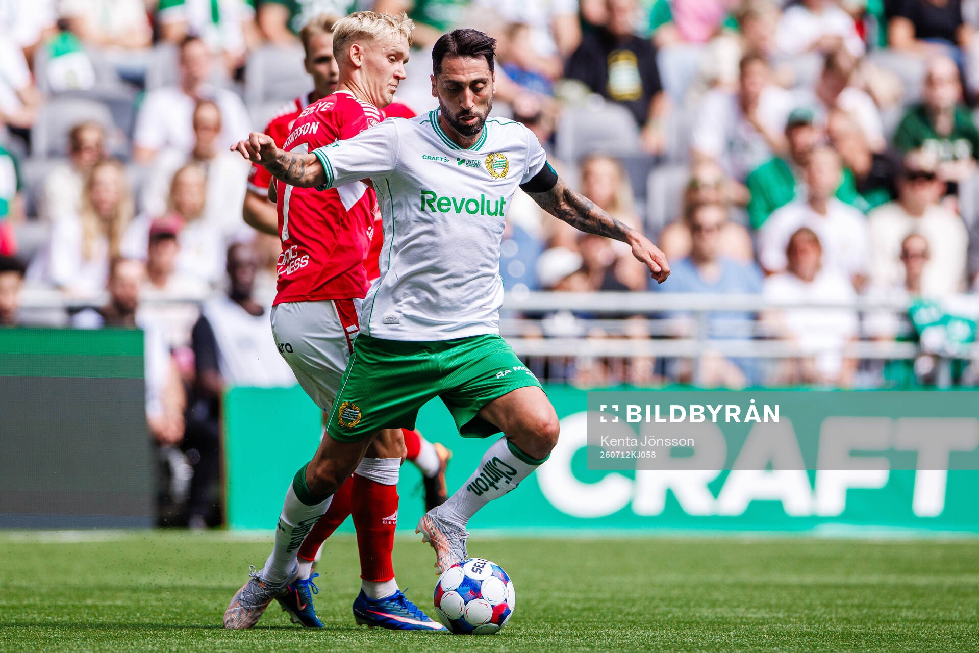 Kalmars Carl Gustafsson och Hammarbys Nahir Besara