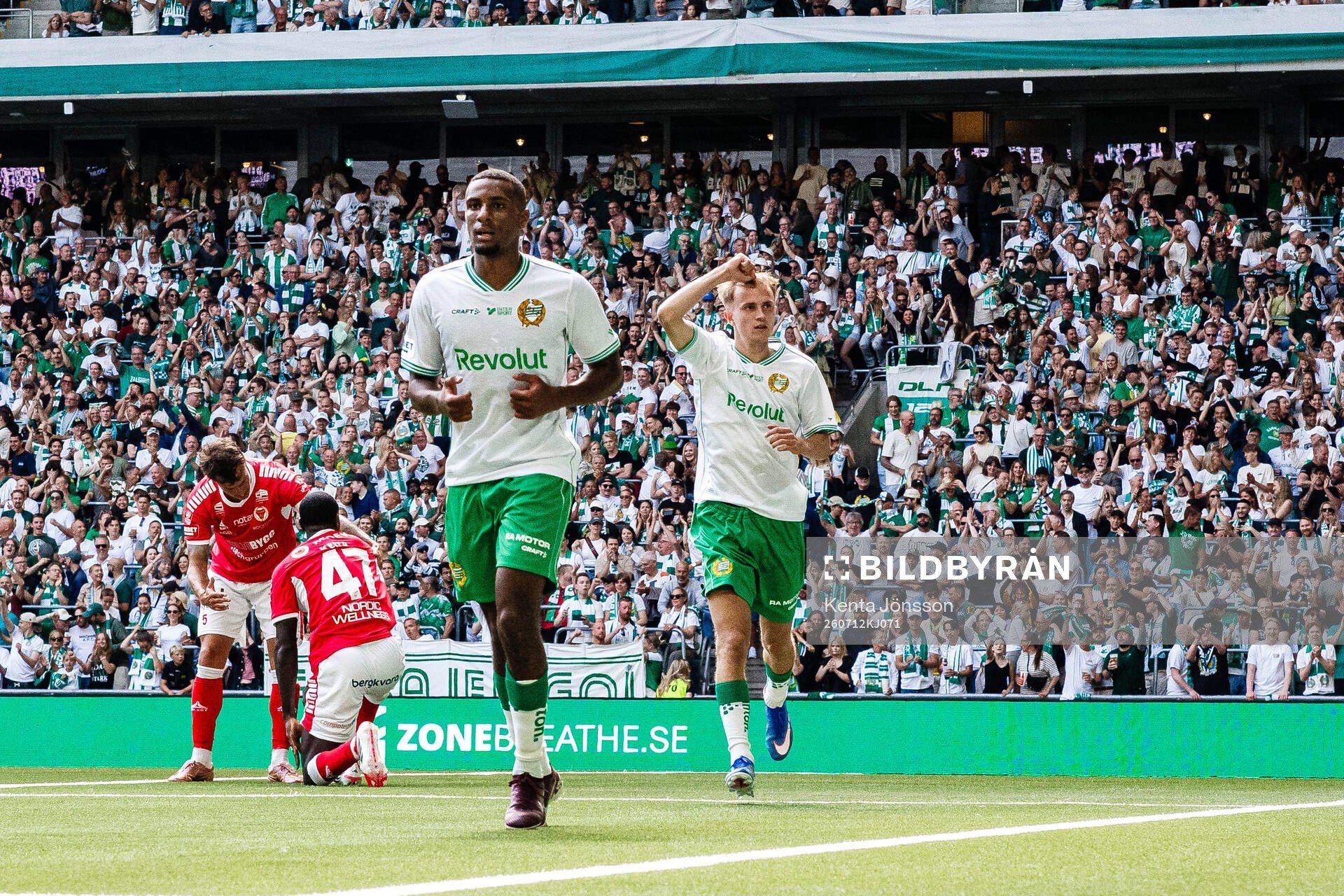 Hammarbys Paulos Abraham och Victor Lind jublar
