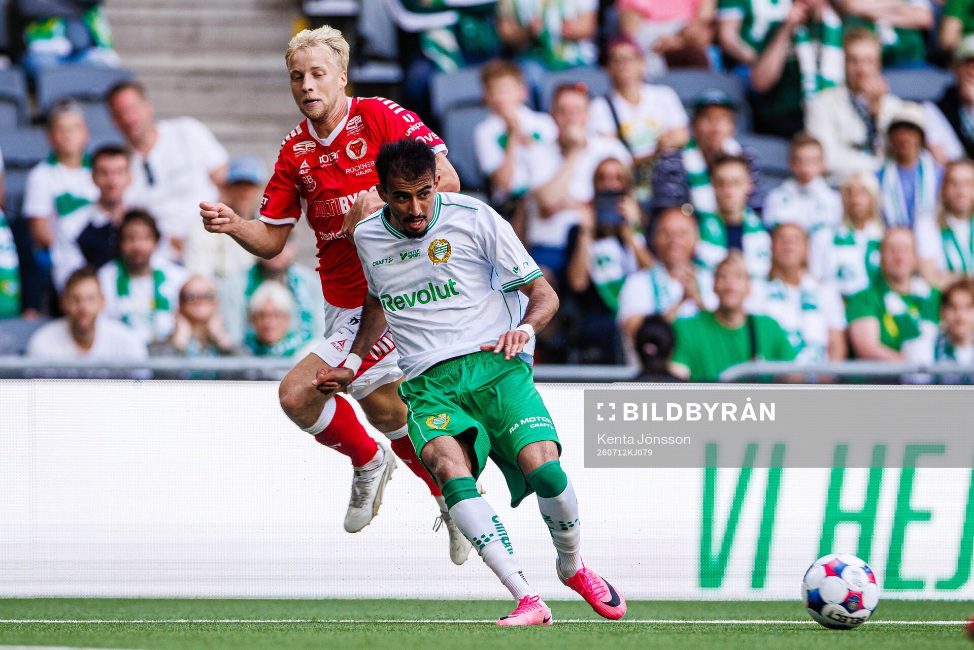 Kalmars Victor Larsson och Hammarbys Montader Madjed