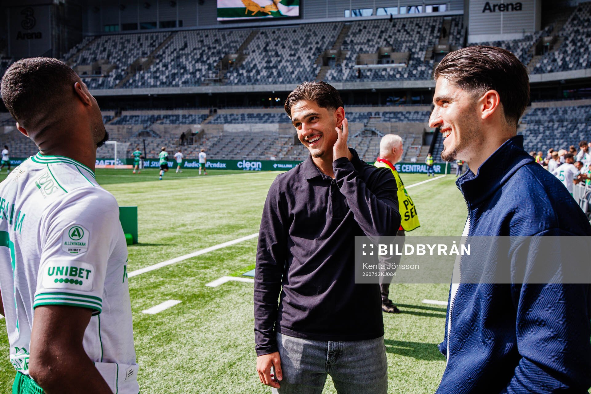Hammarbys Paulos Abraham med Adrian Lahdo och Mayckel Lahdo
