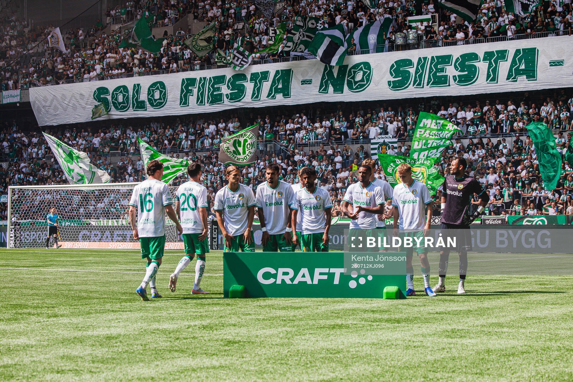Hammarbys spelare samlas för en lagbild