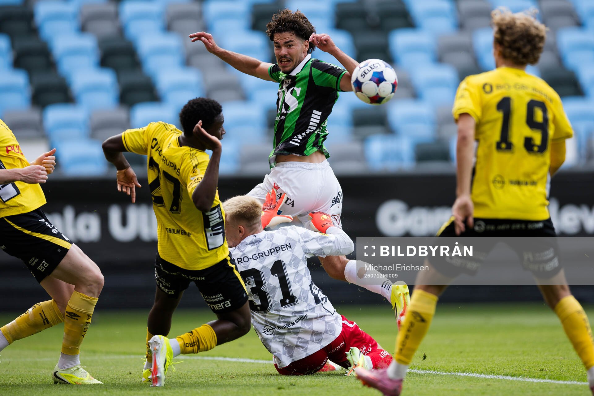 Elfsborgs Ozor Victor Okeke, målvakt Isak Pettersson och