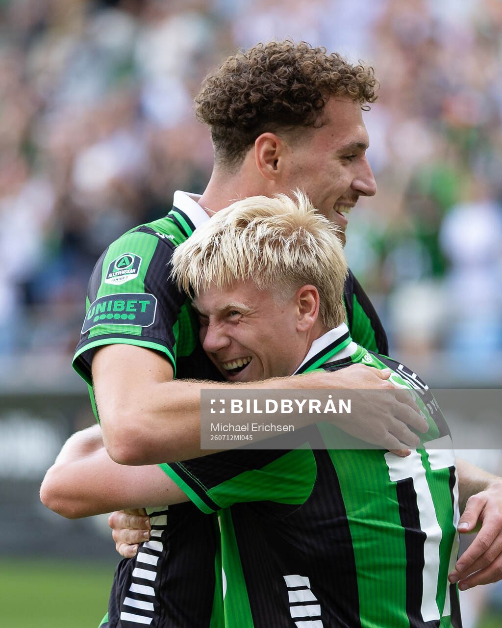 GAIS Robert Frosti Thorkelsson jublar ihop med Anes