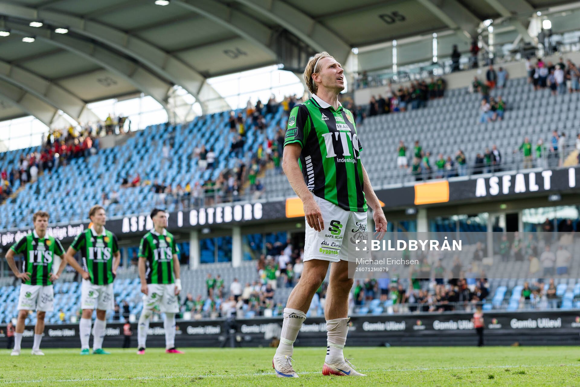GAIS August Wängberg håller i segersång framför klacken