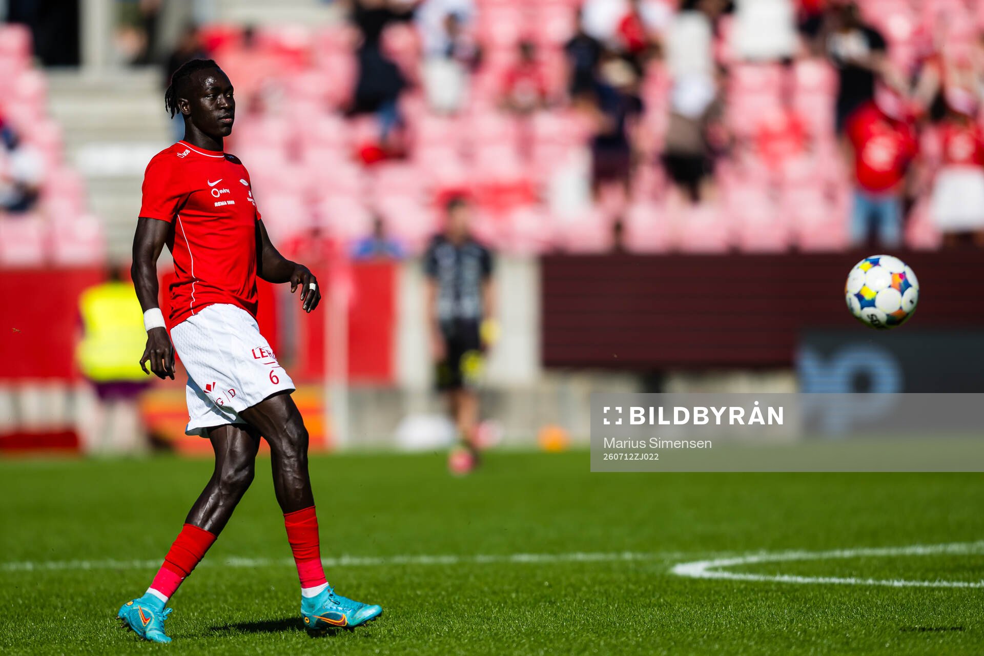 Cheikh Mbacke Diop of Brann warms up