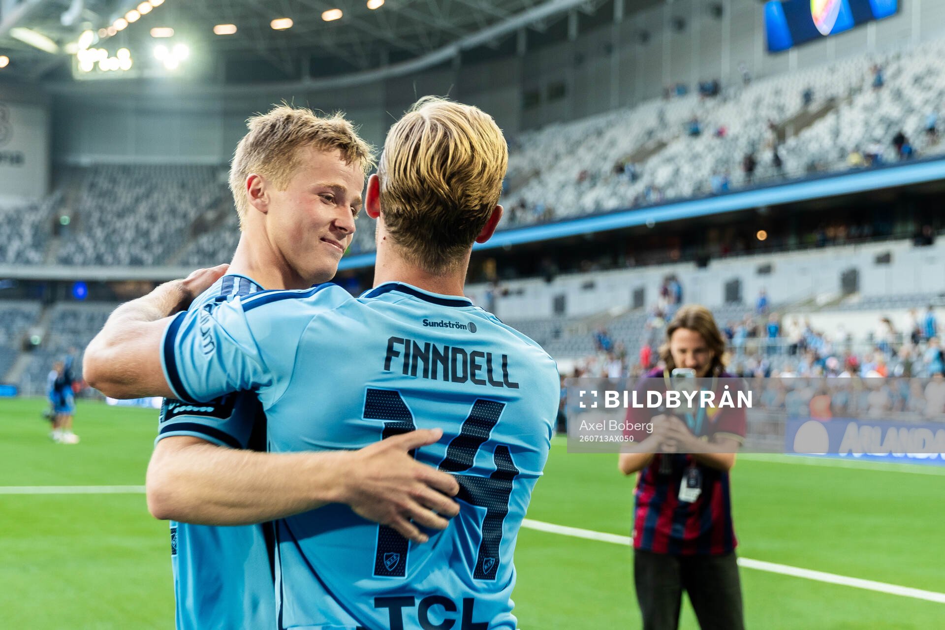 Djurgårdens Bo Hegland och Hampus Finndell jublar