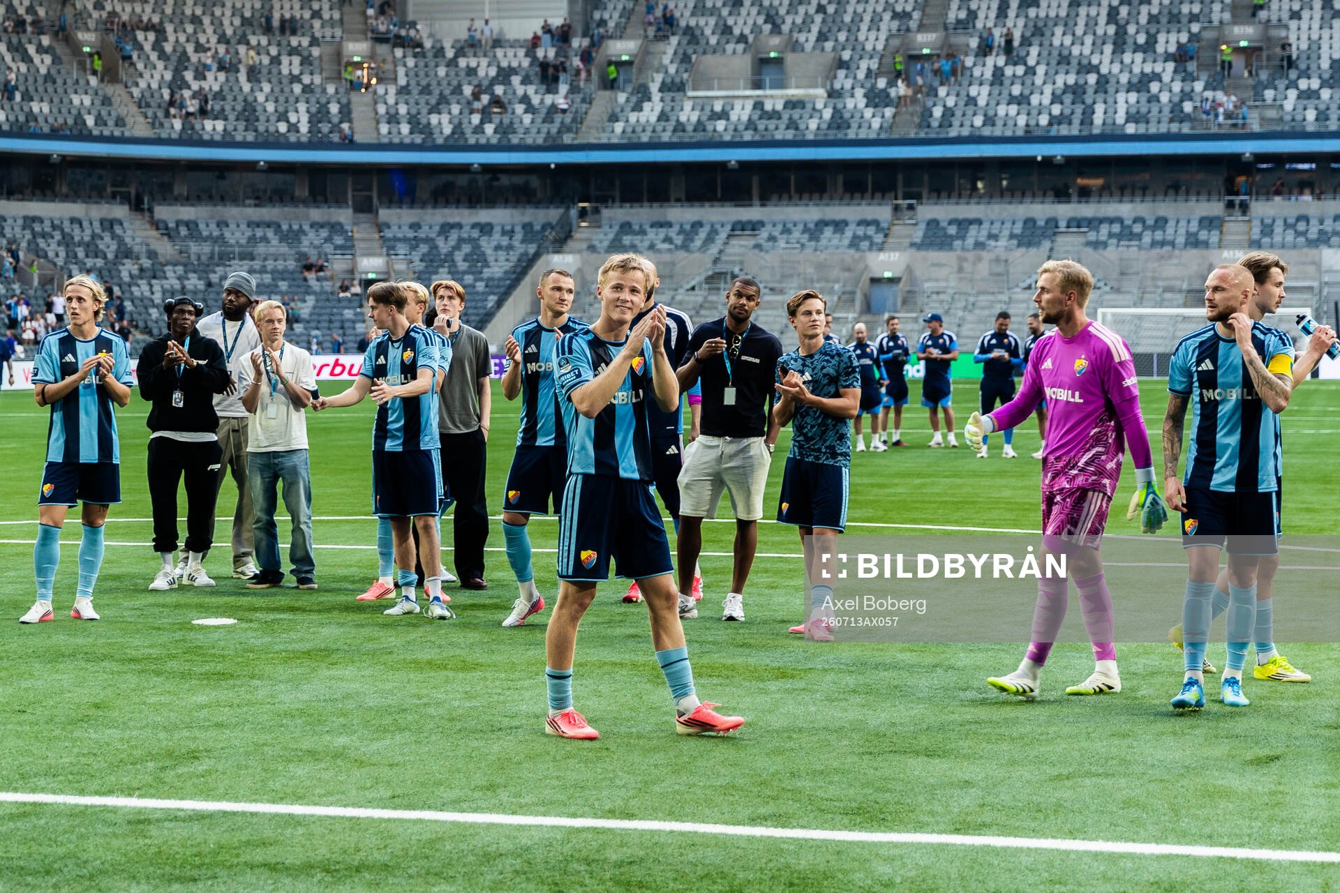 Djurgårdens Bo Hegland jublar med lagkamrater