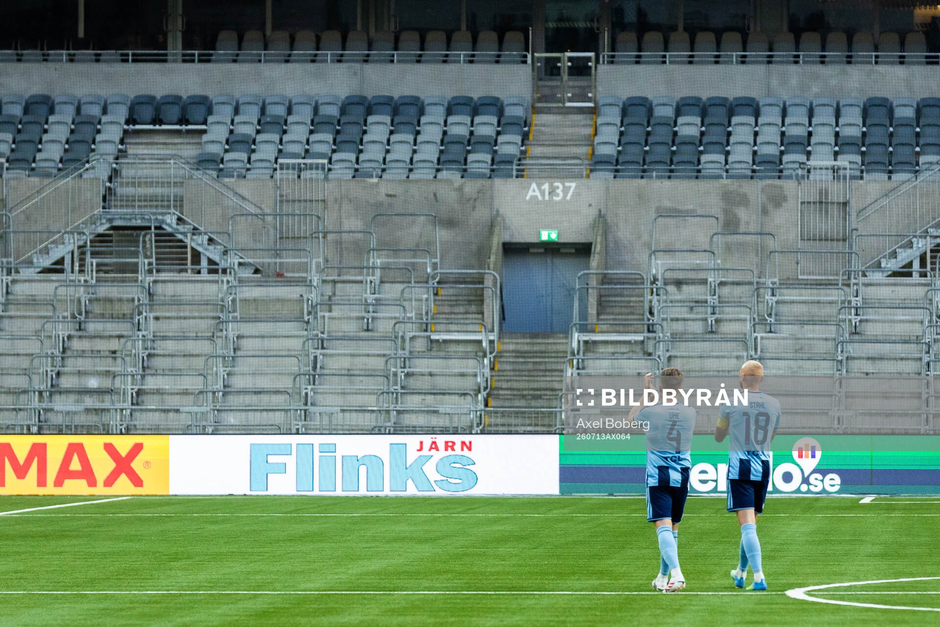 Djurgårdens Jacob Une och Adam Ståhl jublar