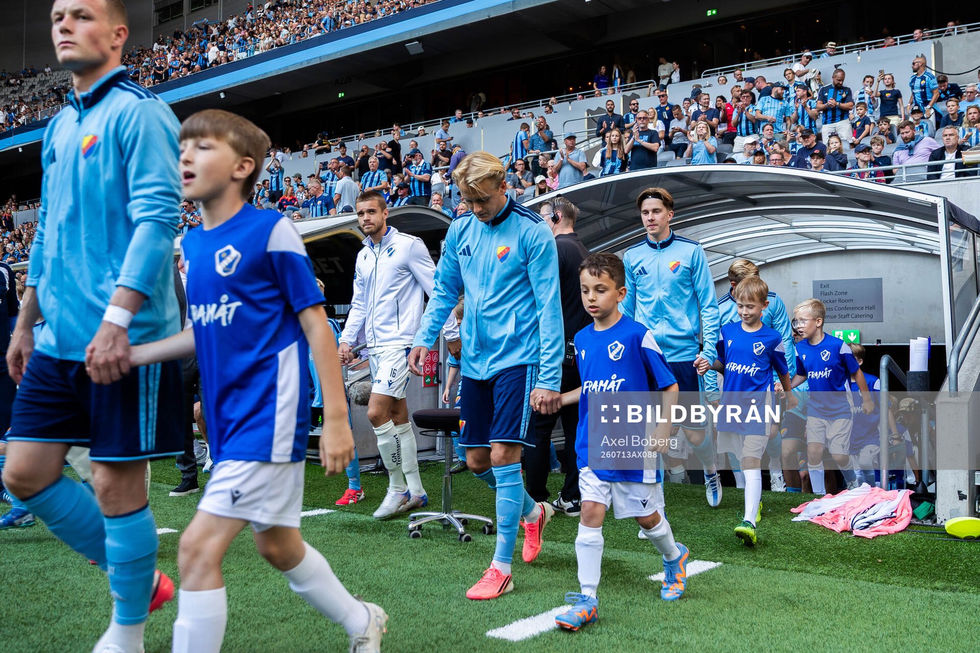 Djurgårdens Bo Hegland går in på planen
