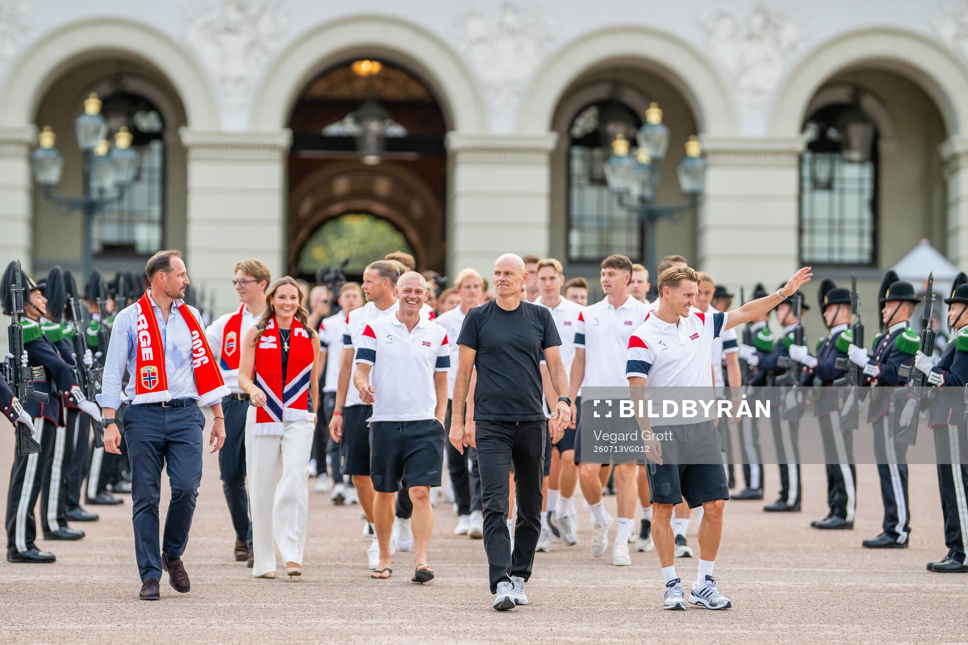 Head coach Ståle Solbakken and Martin Ødegaard of Norway