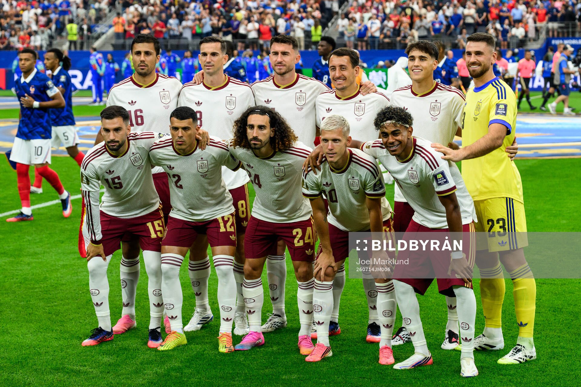 The starting eleven of Spain pose for a photo