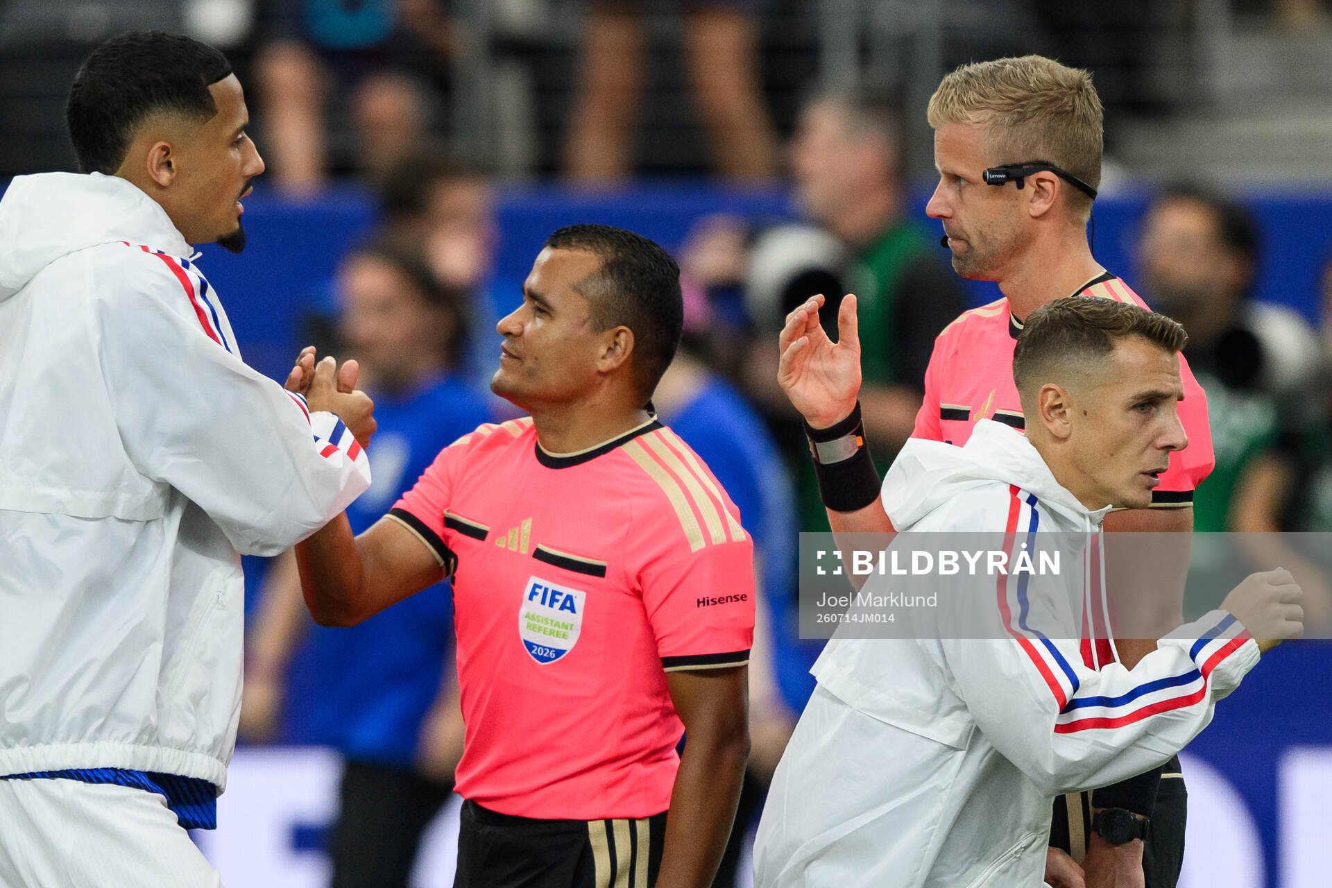 Assistant referee Glenn Nyberg