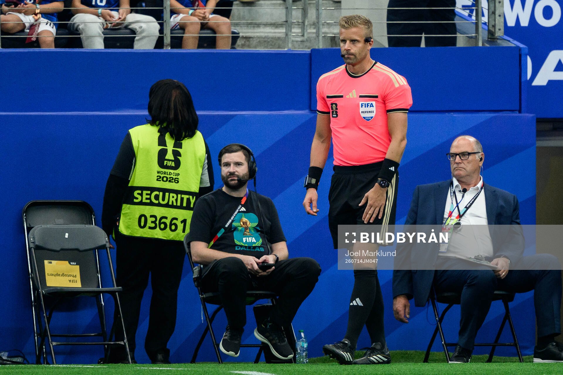 Assistand referee Glenn Nyberg