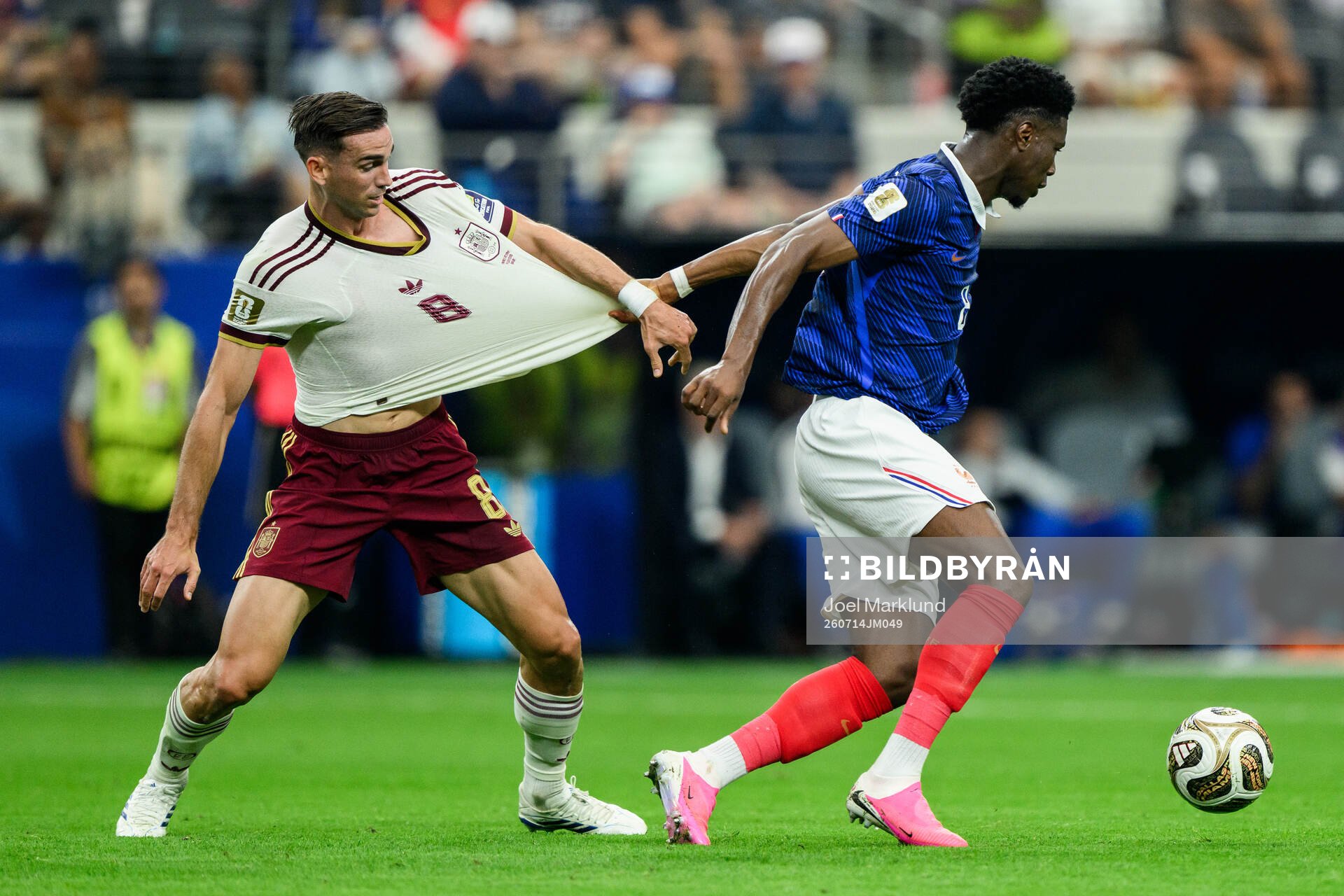 Fabian Ruiz of Spain and Aurelien Tchouameni of France