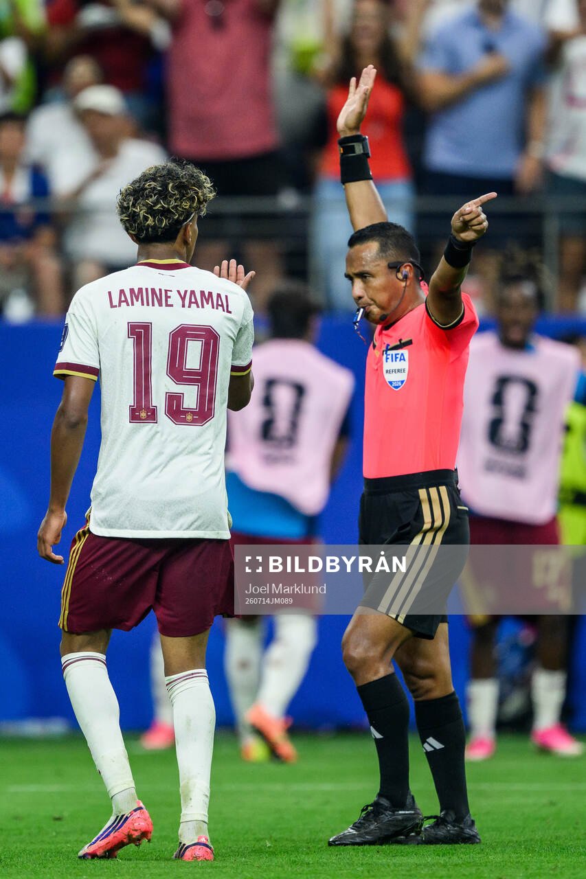 Lamine Yamal of Spain and Referee Ivan Barton