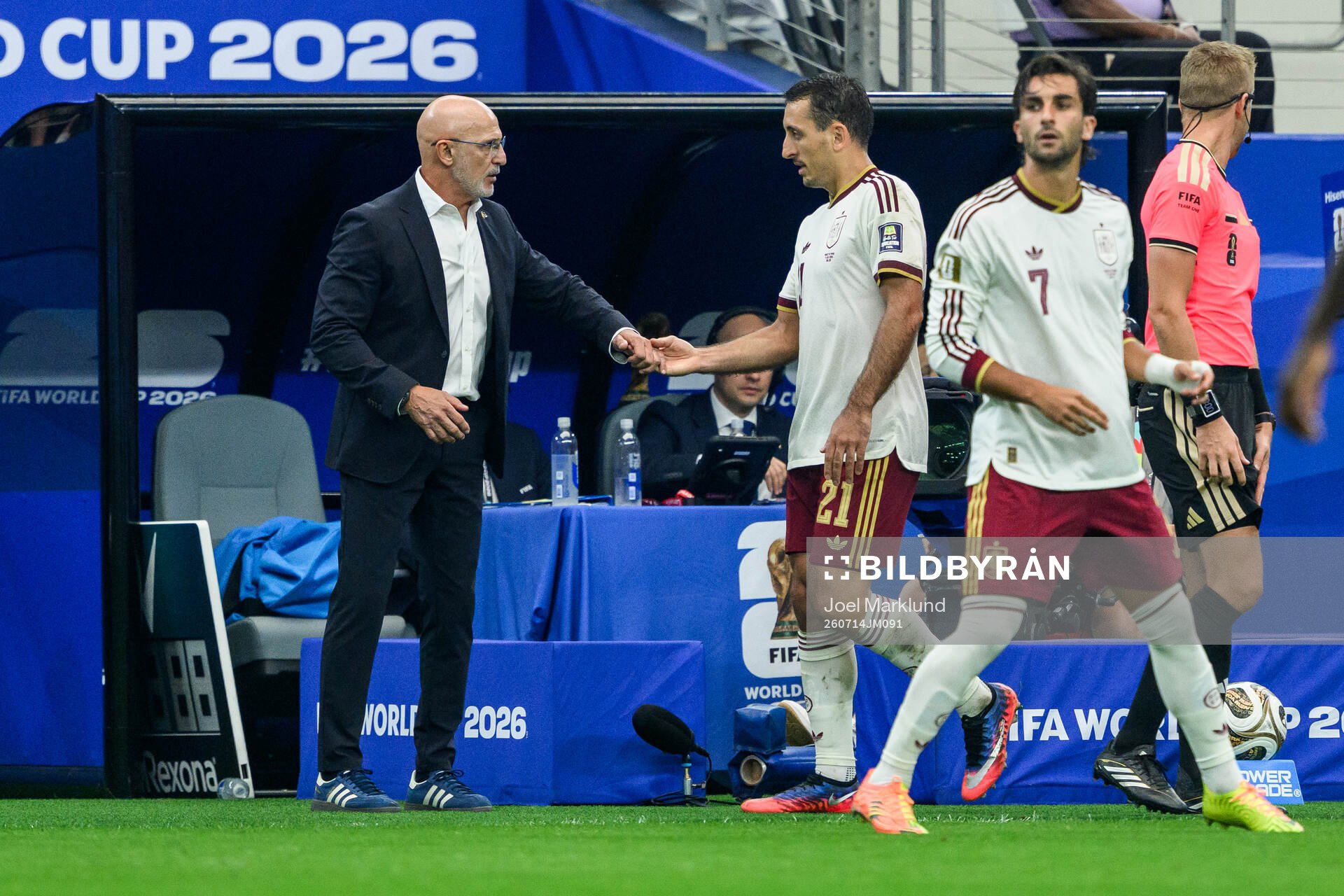 Head coach Luis De La Fuente Castillo and Mikel Oyarzabal