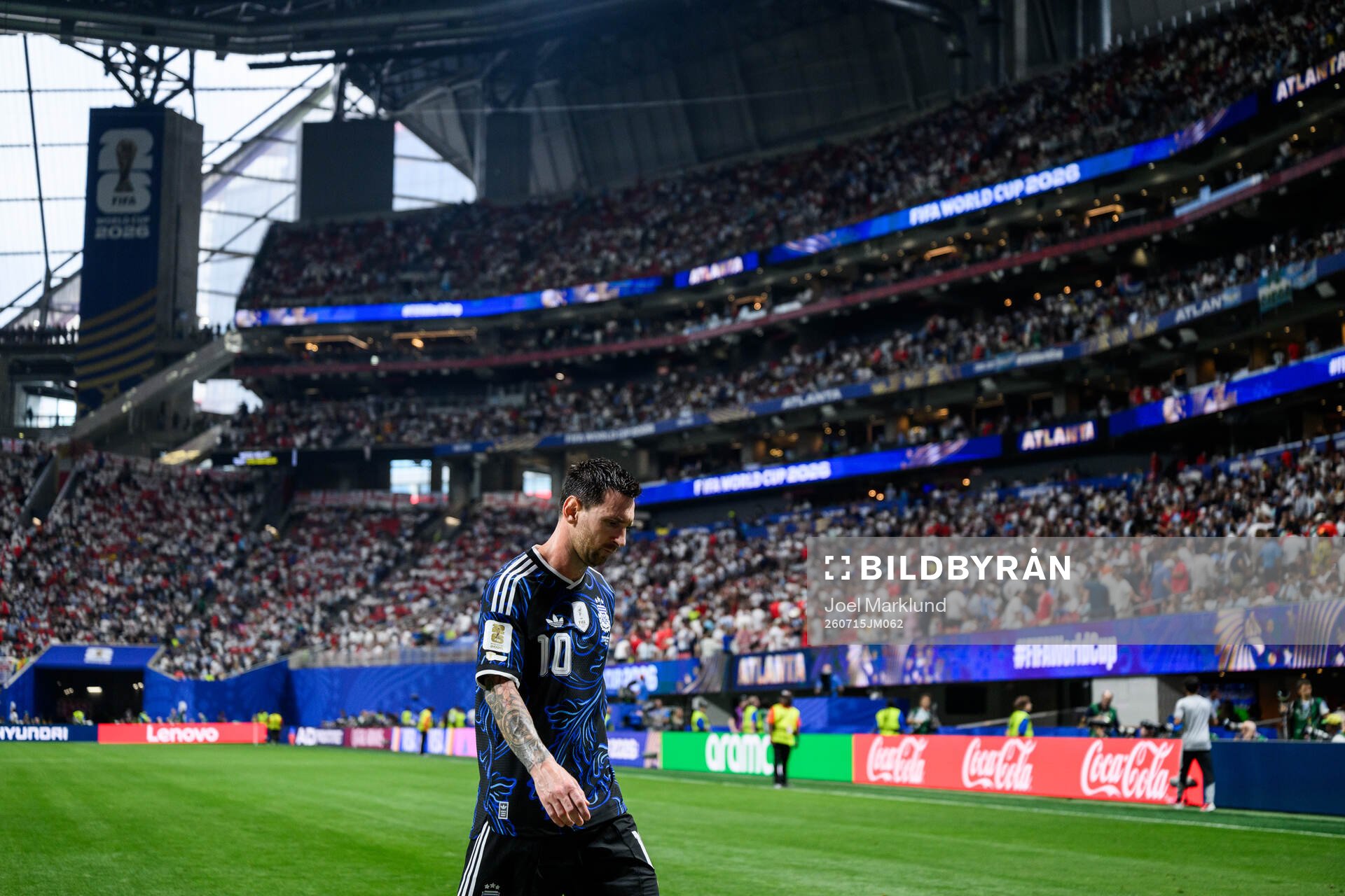 Lionel Messi of Argentina leaves the pitch at half time