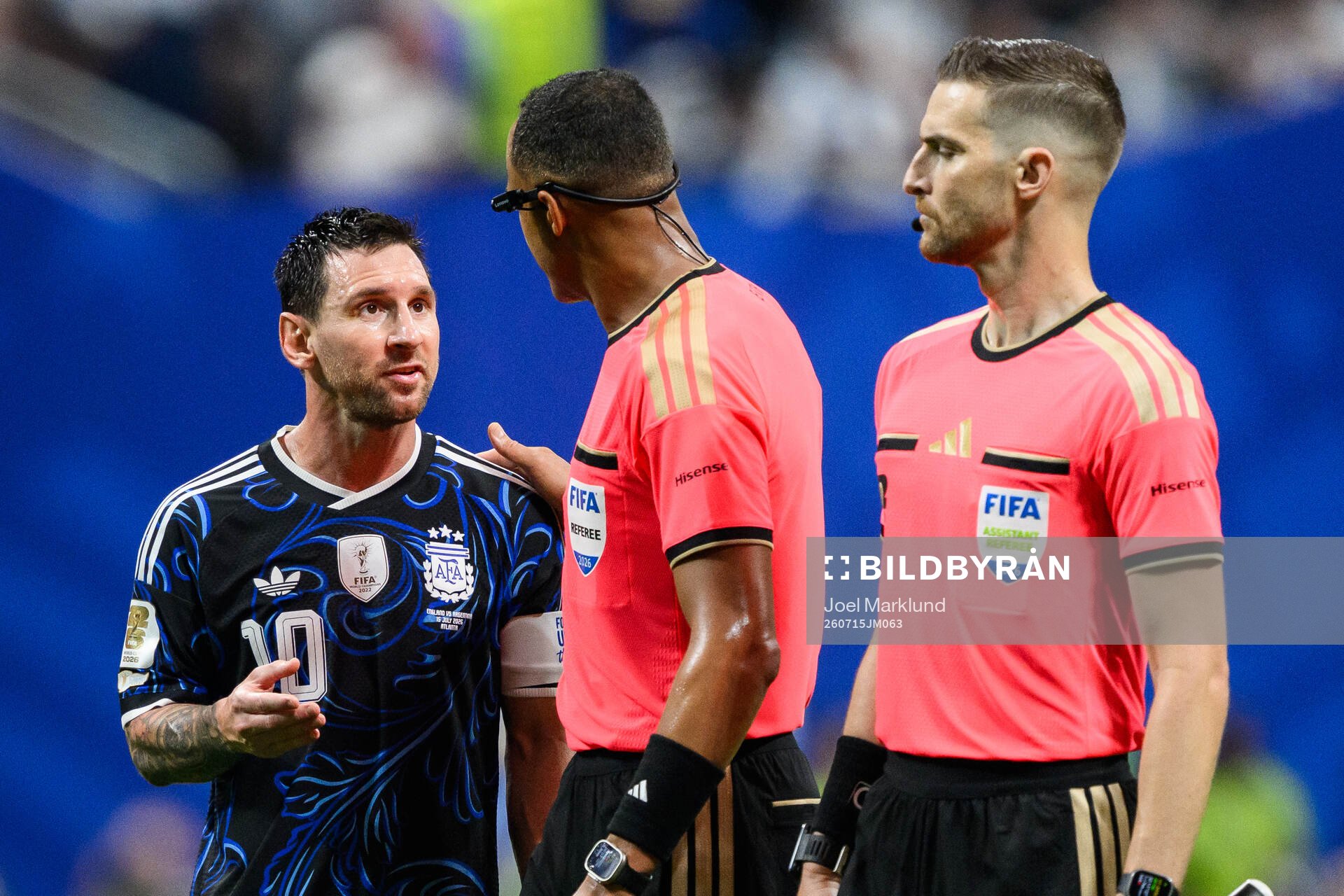 Lionel Messi of Argentina and Referee Ismail Elfath