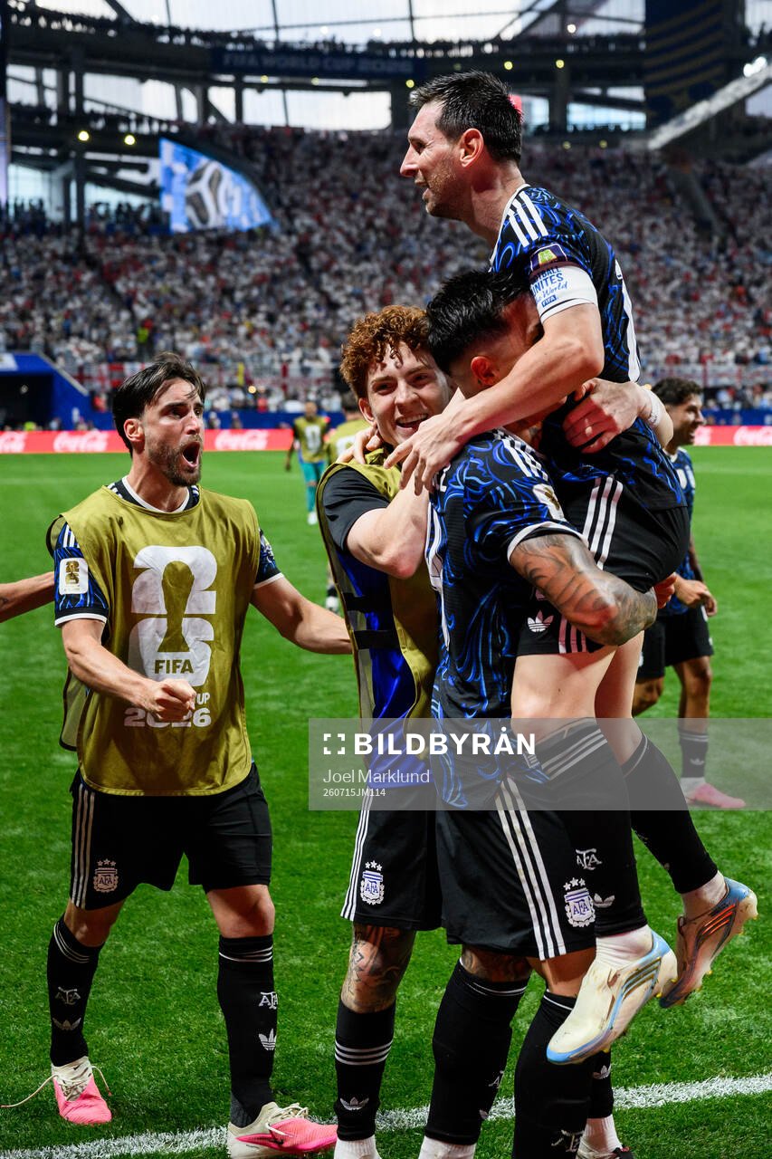 Enzo Fernandez and Lionel Messi of Argentina celebrate