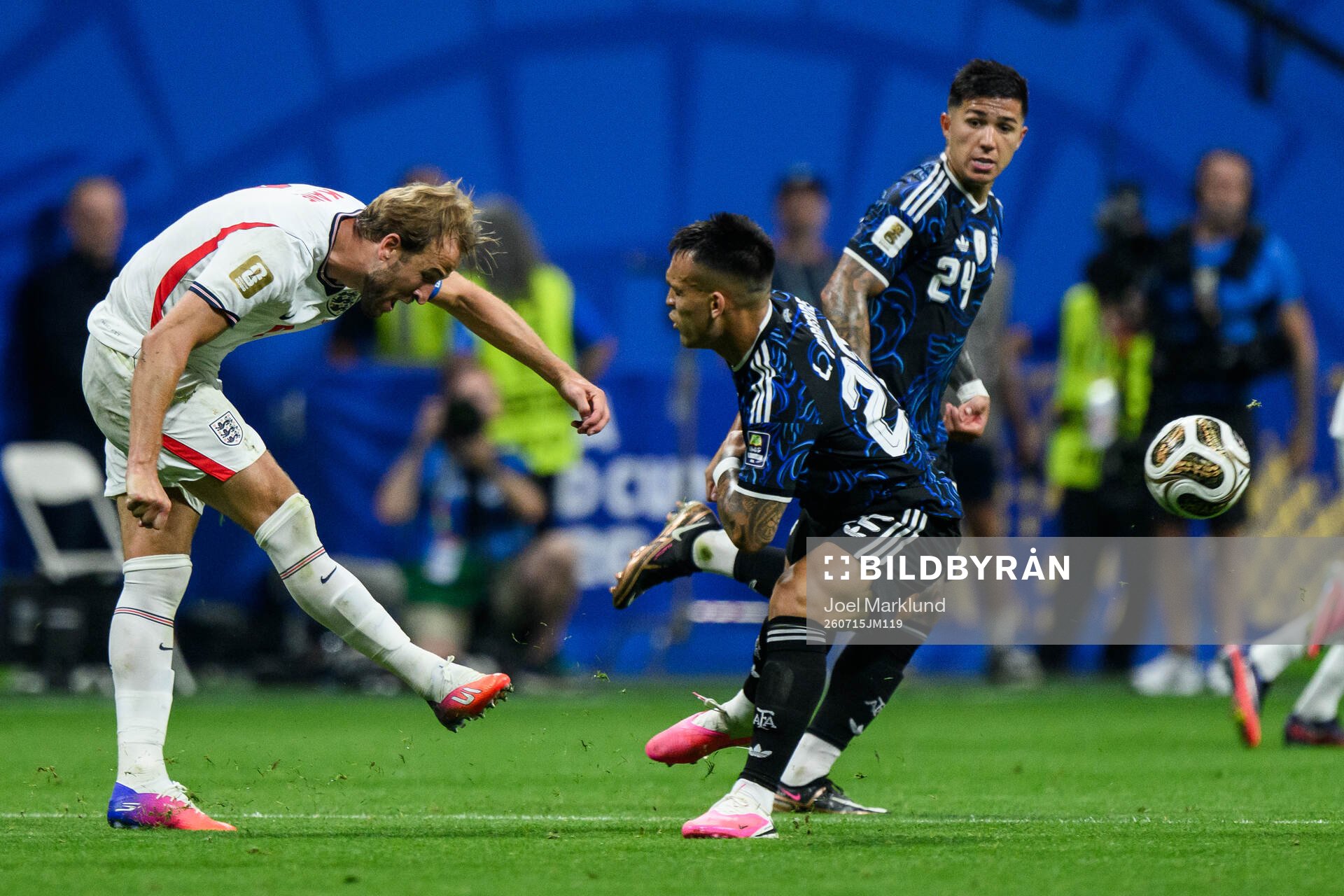 Harry Kane of England and Lautaro Martinez of Argentina