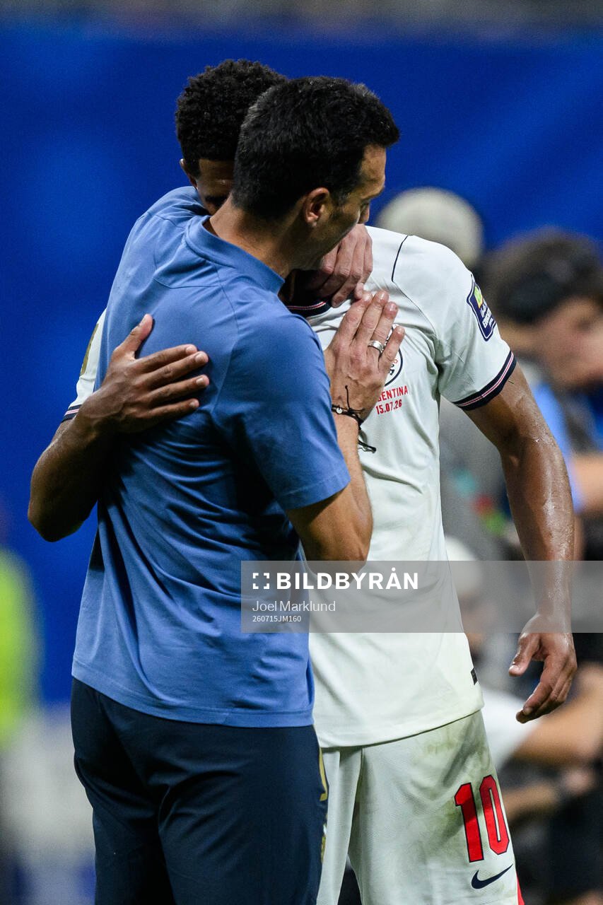 Head coach Lionel Sebastián Scaloni of Argentina and Jude