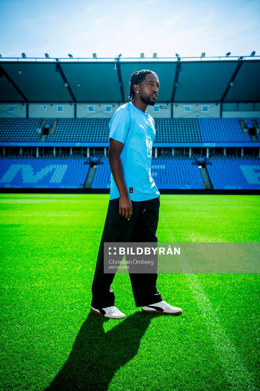 Malmö FF presenterar Warren Kamanzi som ny spelare