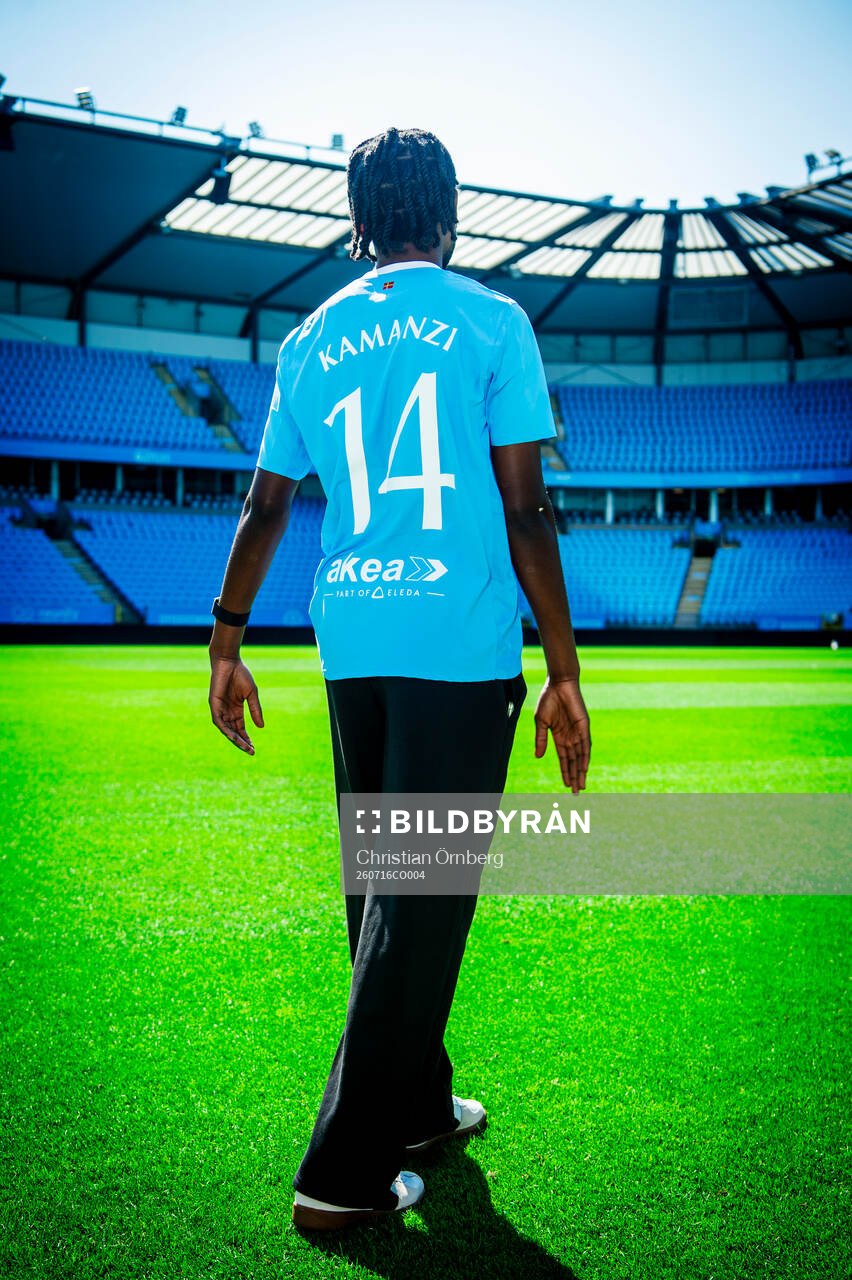Malmö FF presenterar Warren Kamanzi som ny spelare