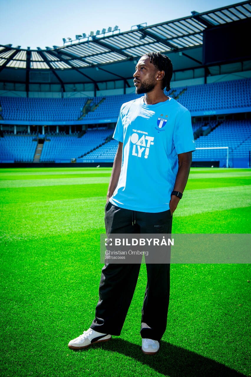 Malmö FF presenterar Warren Kamanzi som ny spelare