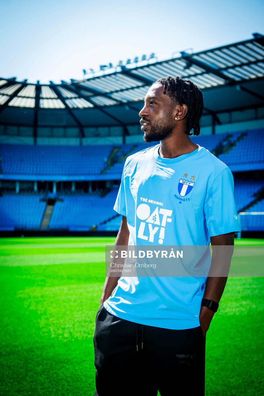 Malmö FF presenterar Warren Kamanzi som ny spelare