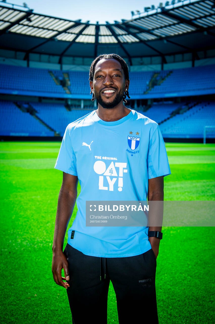 Malmö FF presenterar Warren Kamanzi som ny spelare