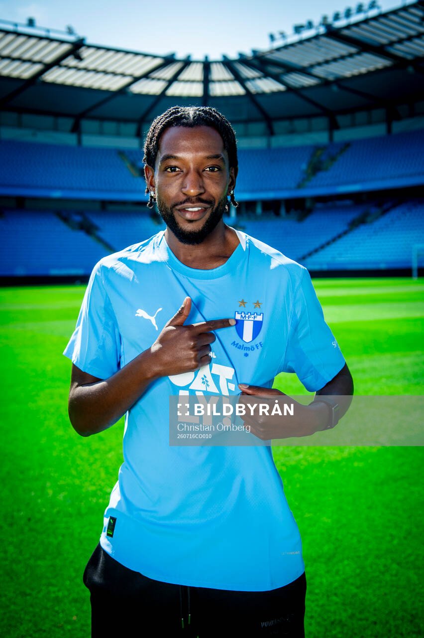 Malmö FF presenterar Warren Kamanzi som ny spelare