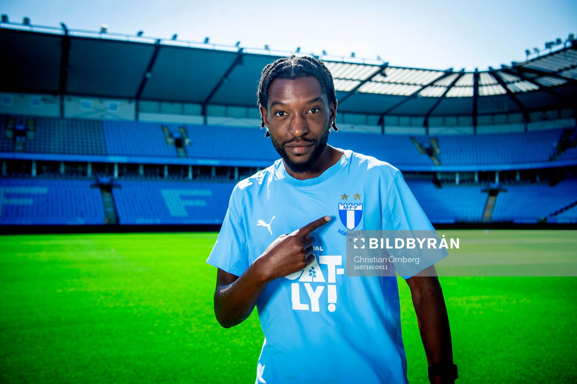 Malmö FF presenterar Warren Kamanzi som ny spelare
