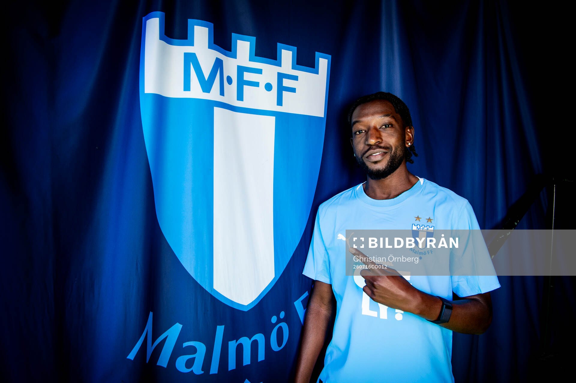 Malmö FF presenterar Warren Kamanzi som ny spelare