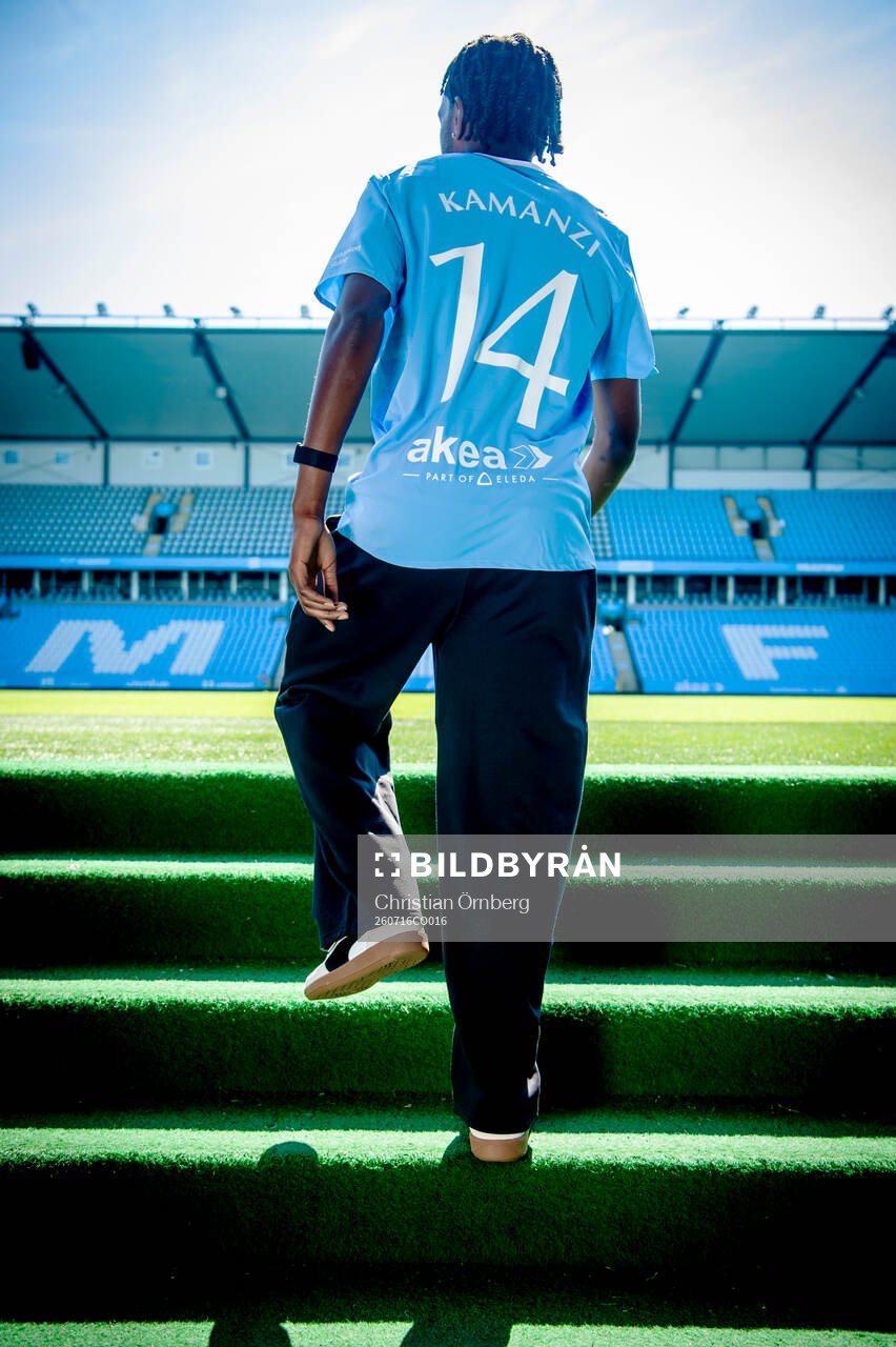 Malmö FF presenterar Warren Kamanzi som ny spelare